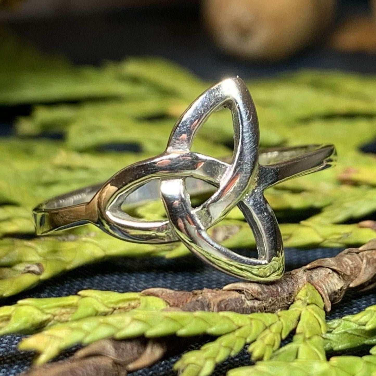 Echo Trinity Knot Ring - 6