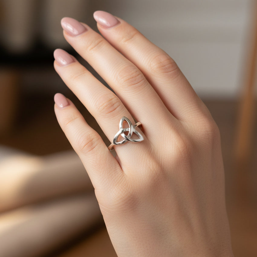 Echo Trinity Knot Ring
