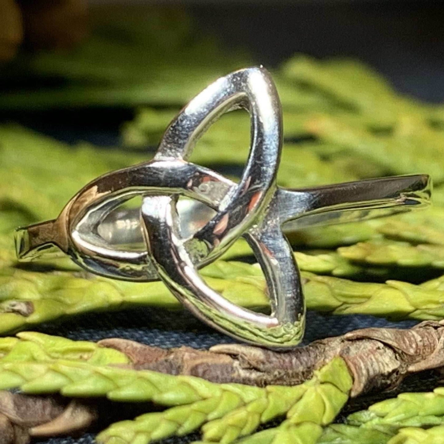 Echo Trinity Knot Ring - 6