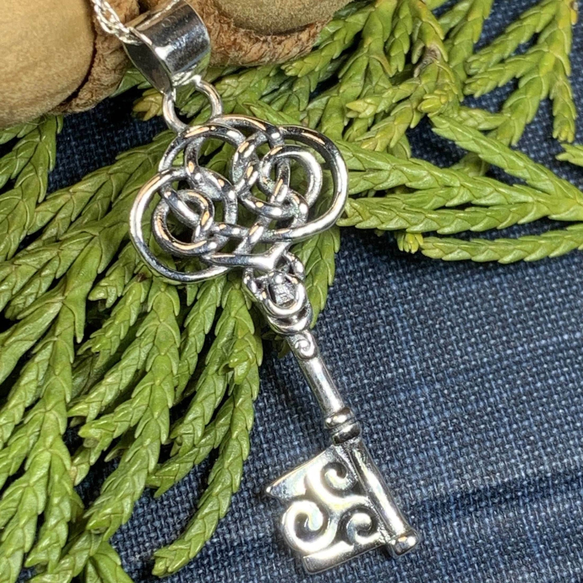 Adelaide Celtic Key Necklace - 18