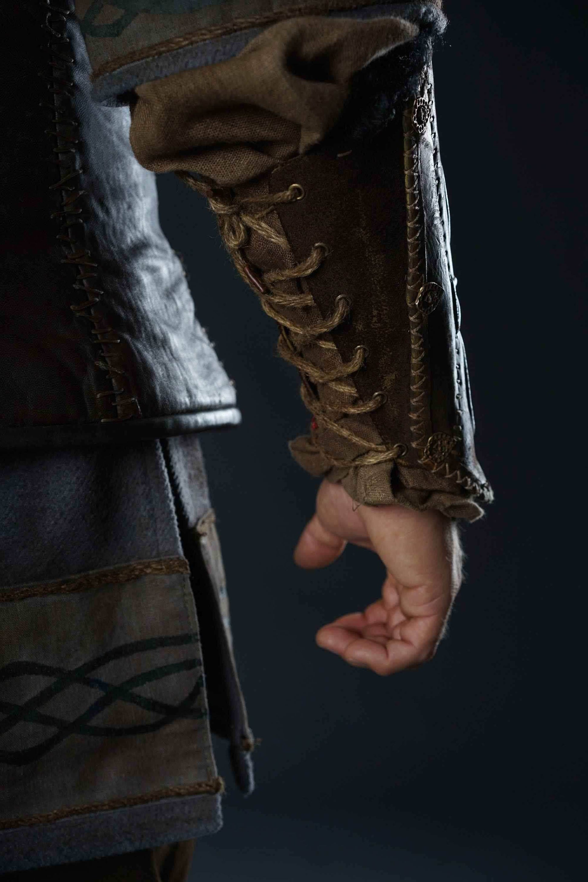 Viking leather bracers - Brown / One bracer