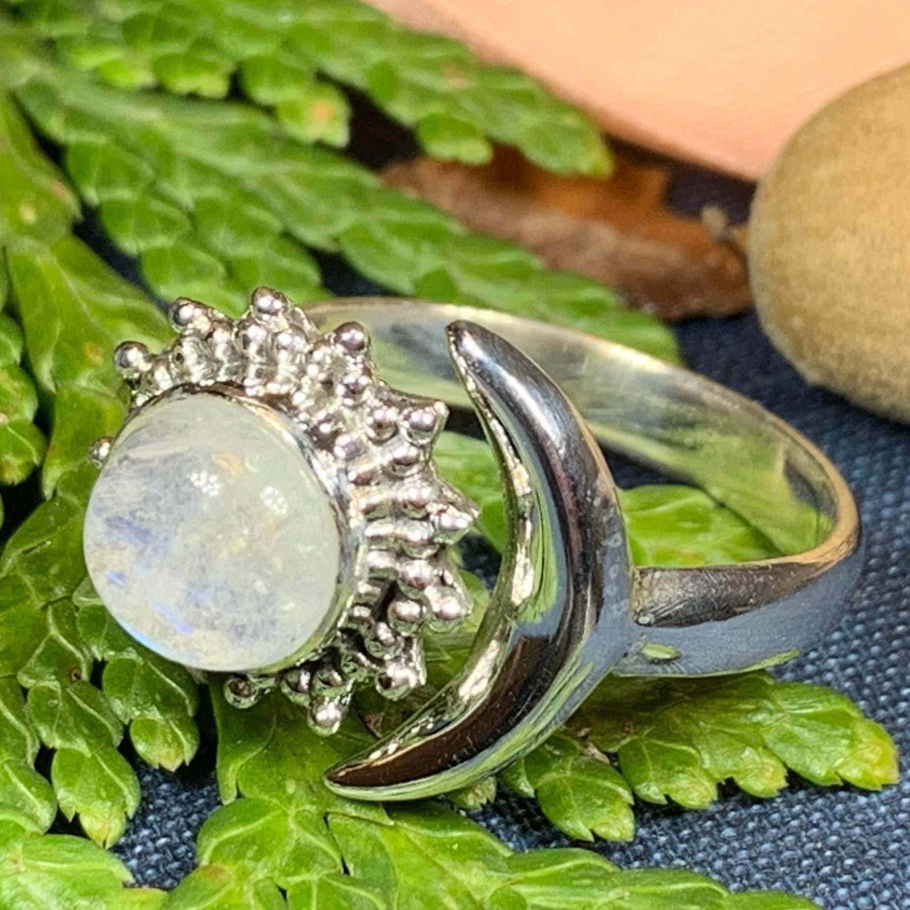 Bella Luna Crescent Moon Ring - Moonstone / 7