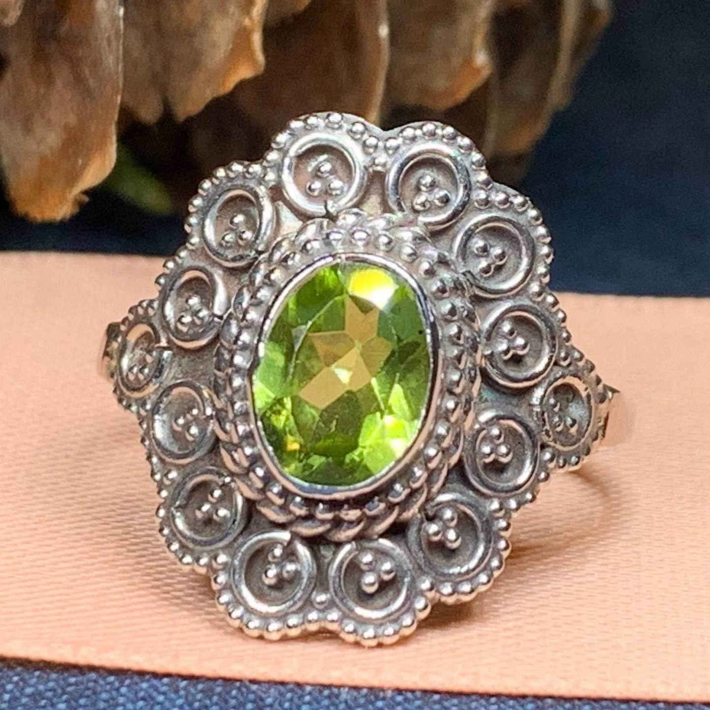 Celtic Queen Ring - 8 / Peridot