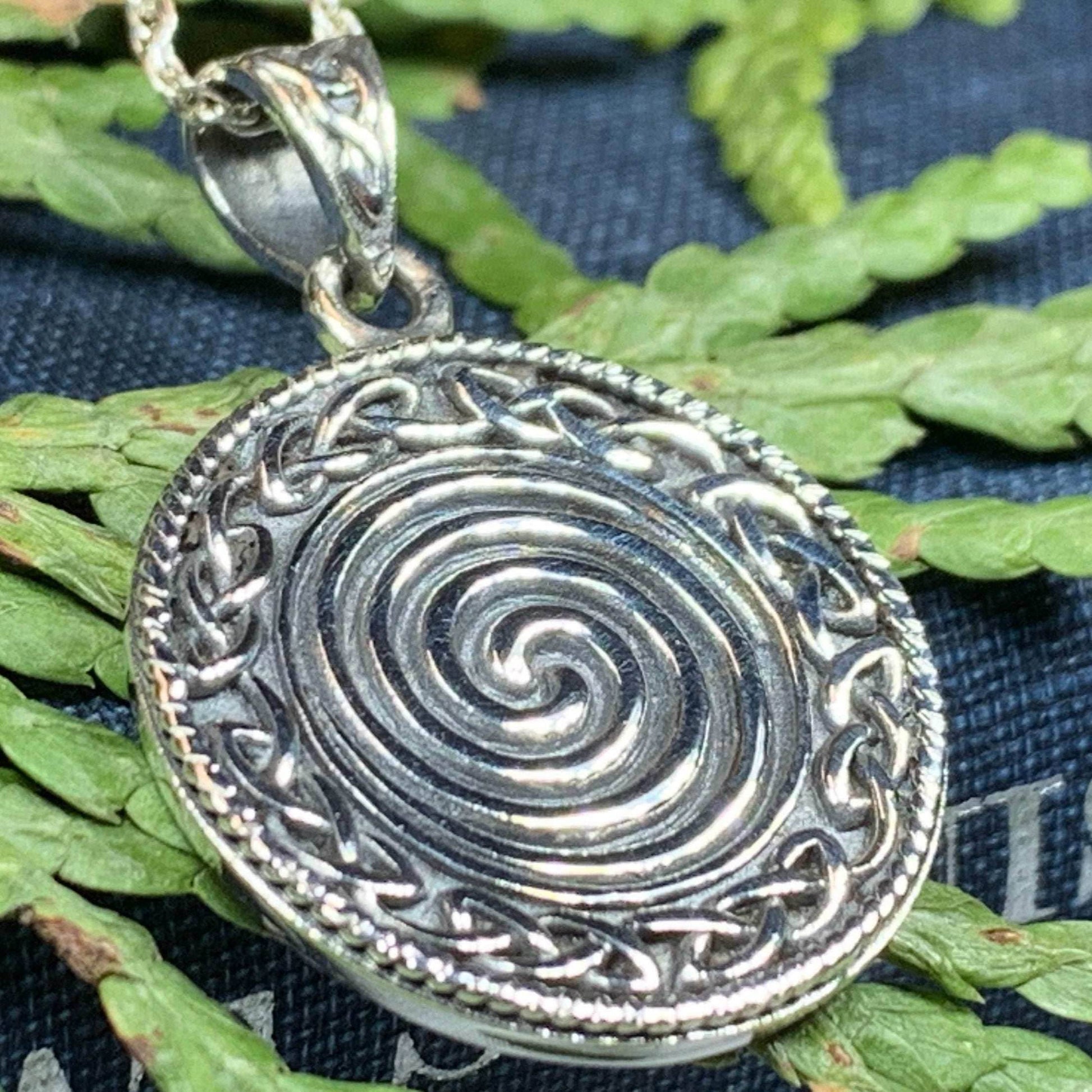 Boudica Celtic Spiral Necklace - 18