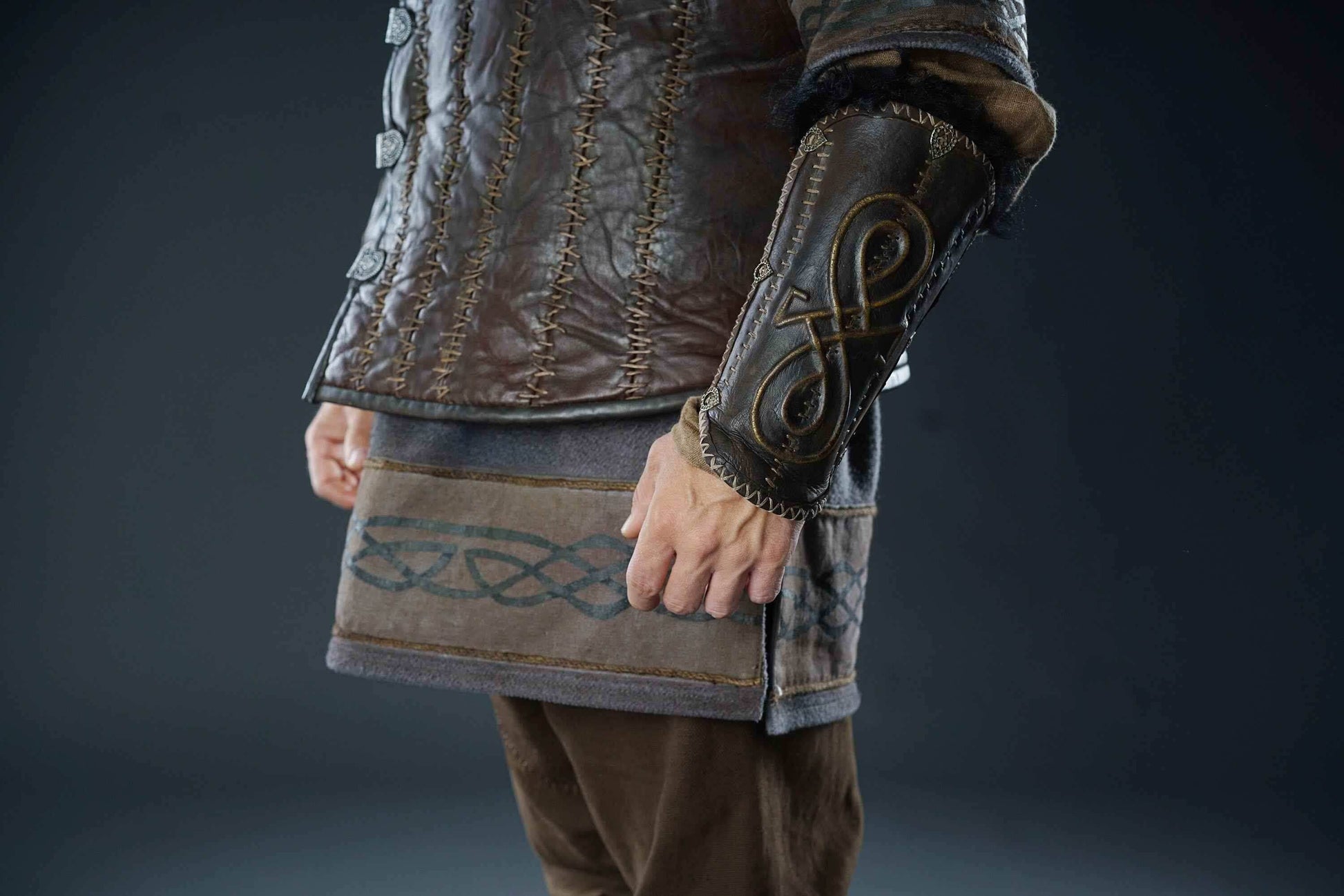 Viking leather bracers - Brown / One bracer