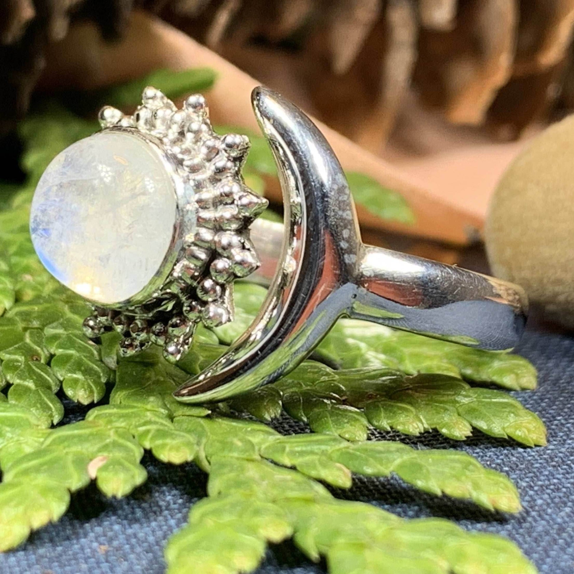 Bella Luna Crescent Moon Ring - Moonstone / 7