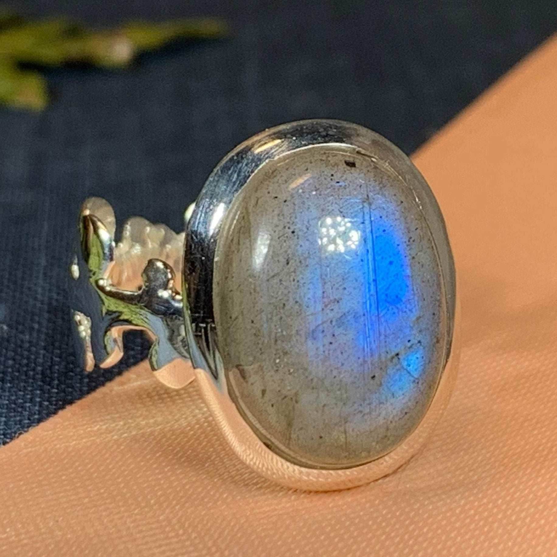 Mists of Avalon Ring - 8 / Oval
