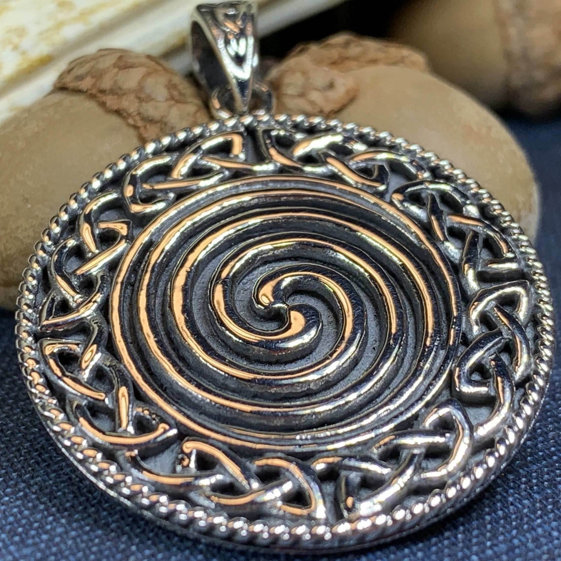 Aenor Celtic Spiral Necklace - 18