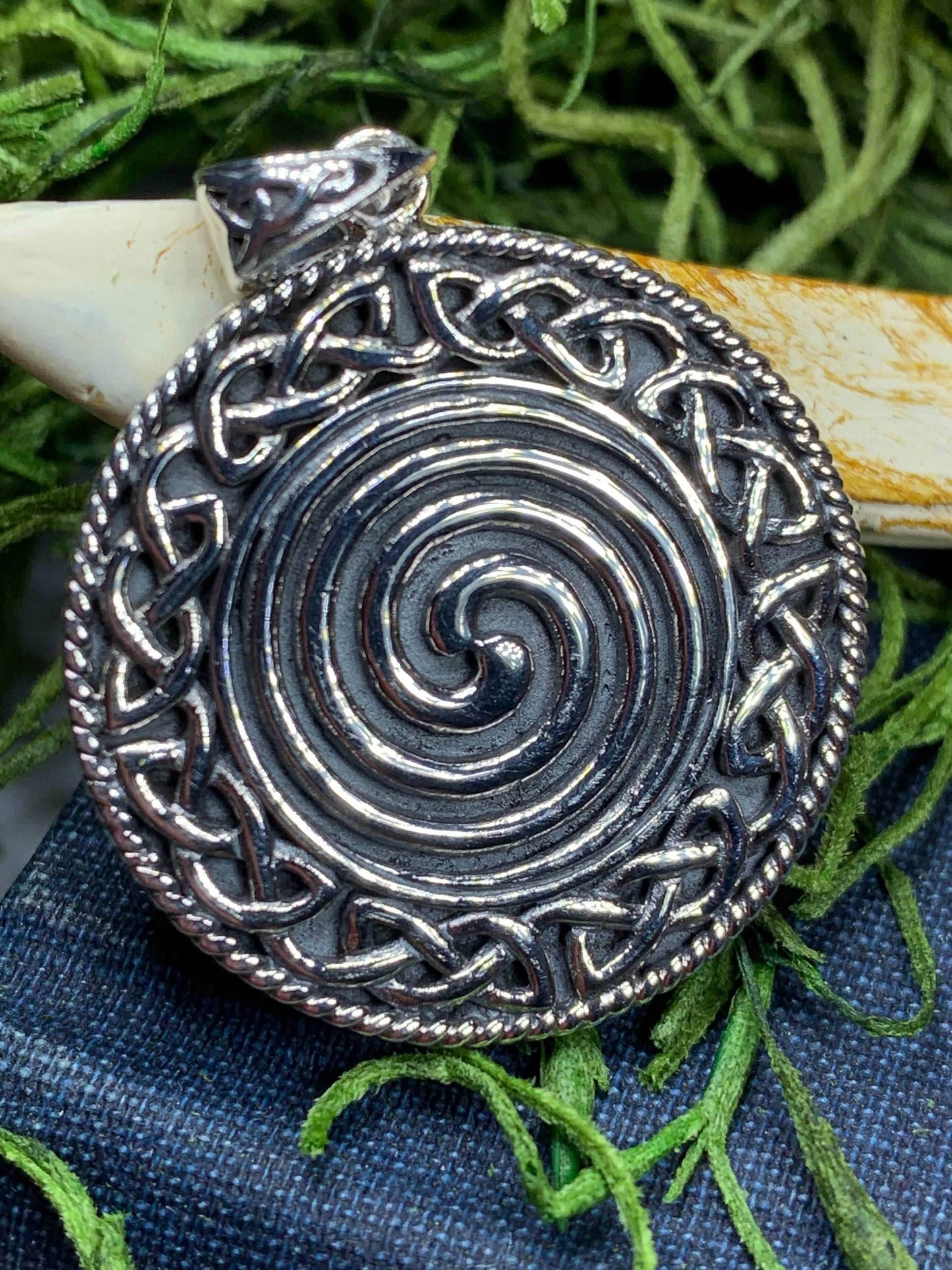 Aenor Celtic Spiral Necklace - 18
