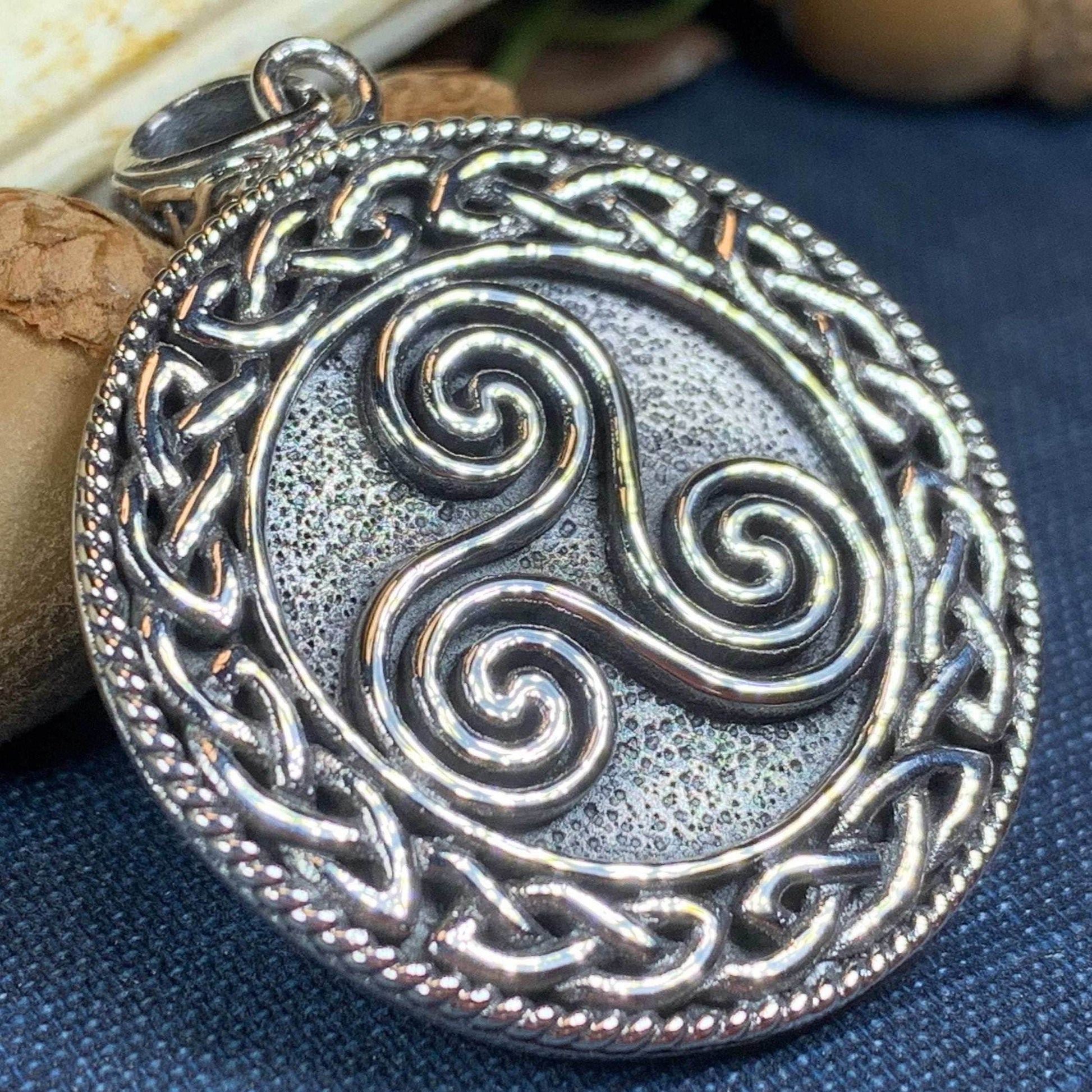 Aglimar Celtic Spiral Necklace - 18