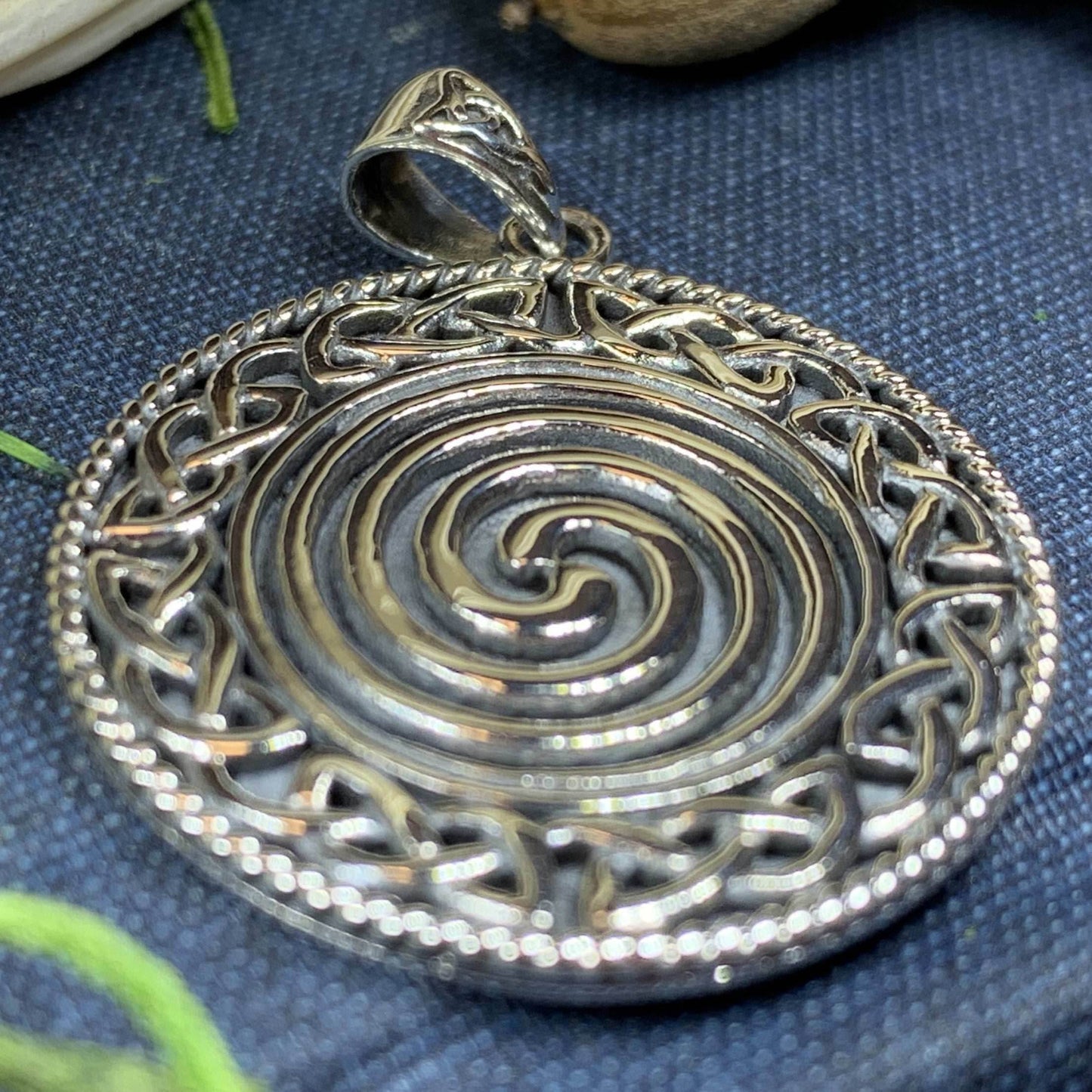 Aenor Celtic Spiral Necklace - 18