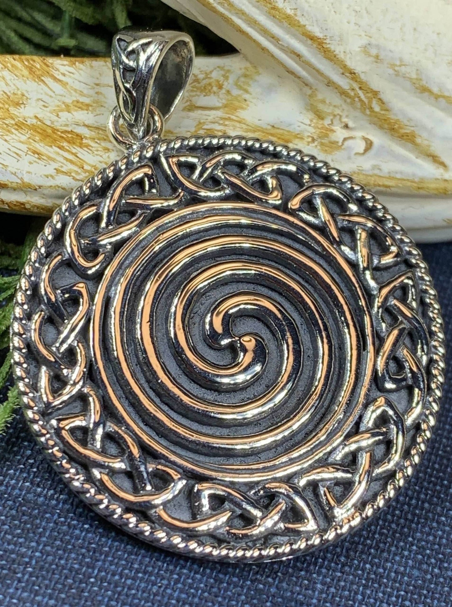 Aenor Celtic Spiral Necklace - 18