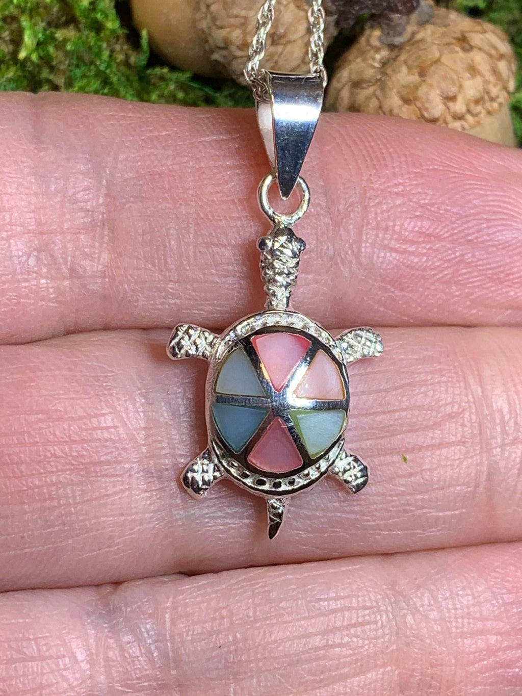Bright Turtle Necklace - 18 / Natural