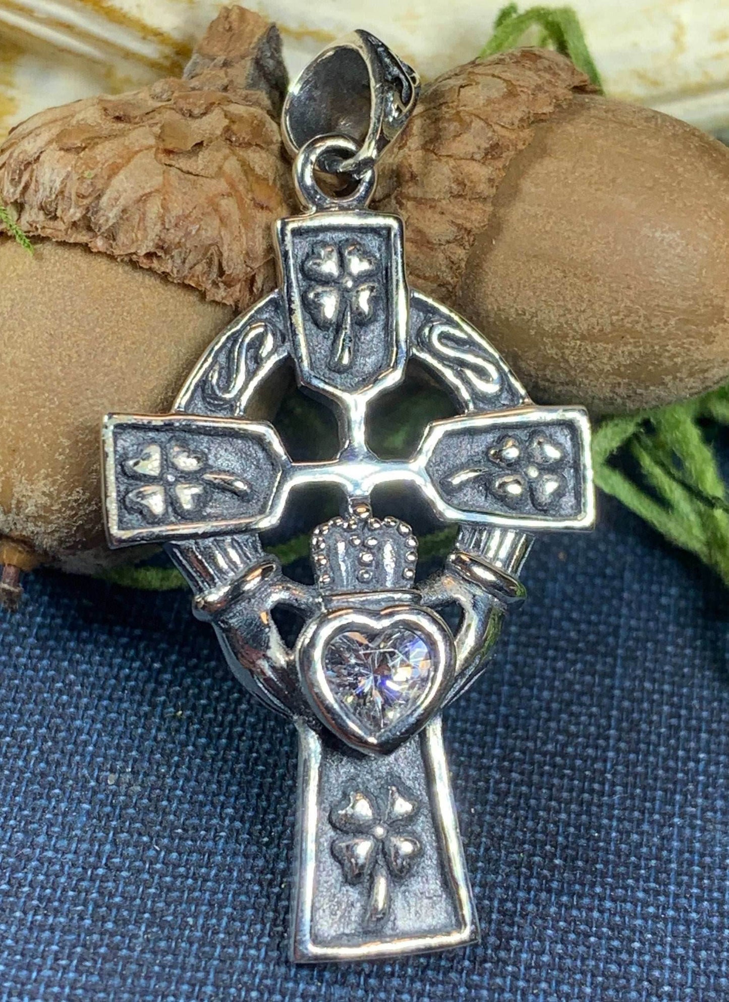 Irish Love Shamrock Claddagh Cross Necklace - 18 / Cubic zirconia