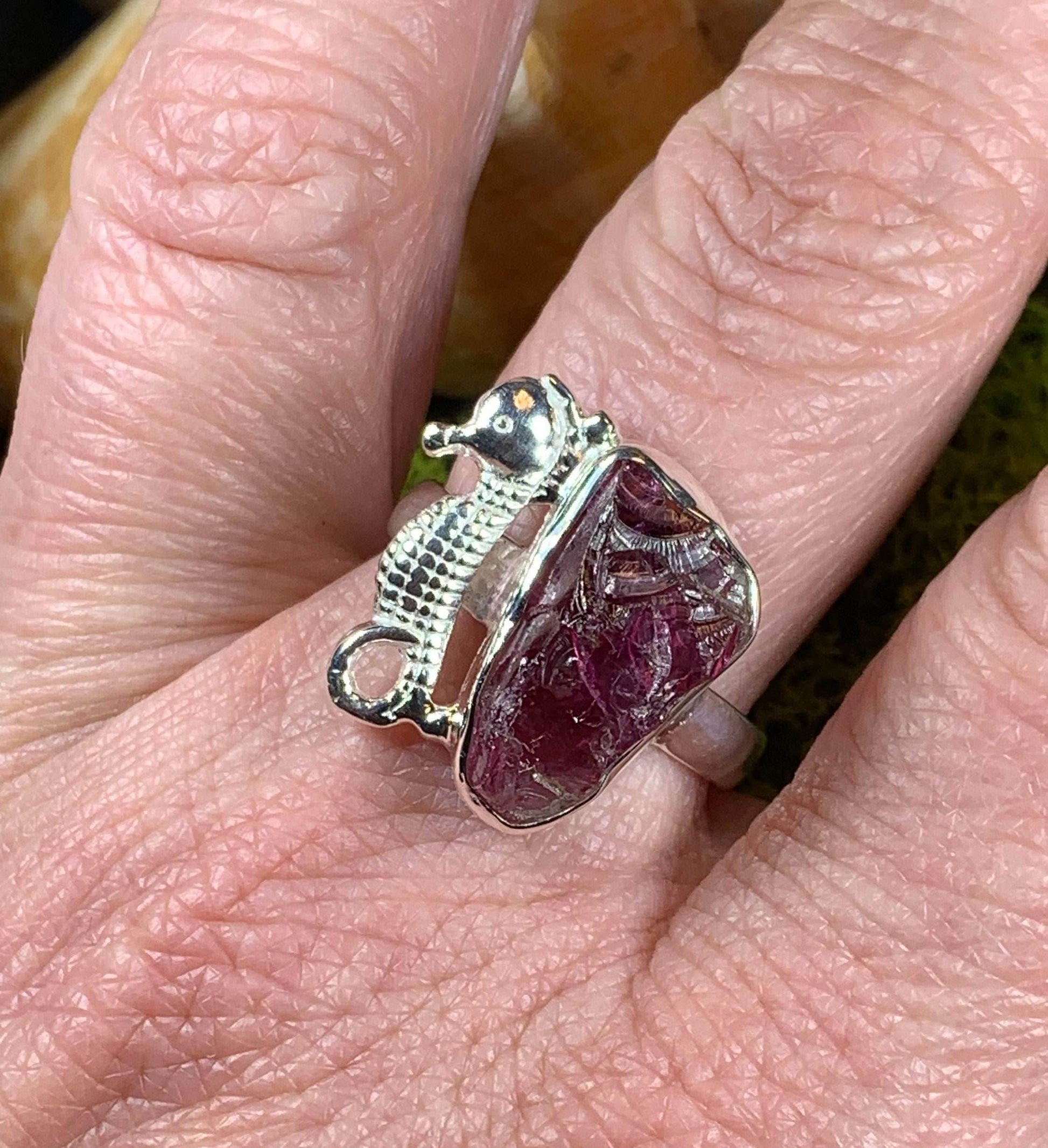 Seahorse Gemstone Ring - Garnet / 6