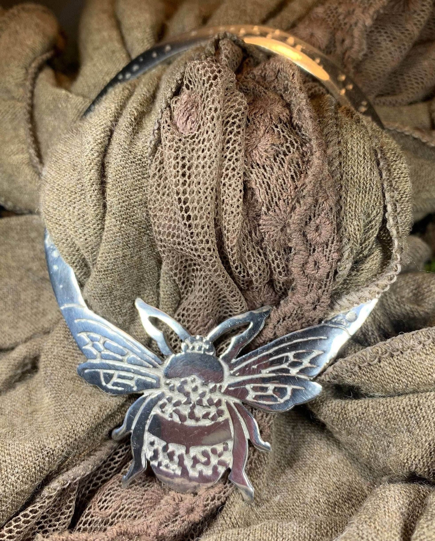 Bonnie Bee Scarf Ring - 