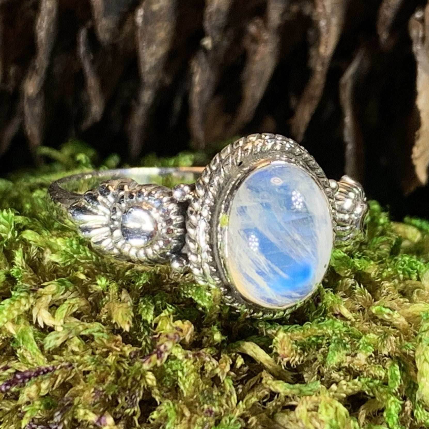 Highland Dawn Ring - 7 / Moonstone