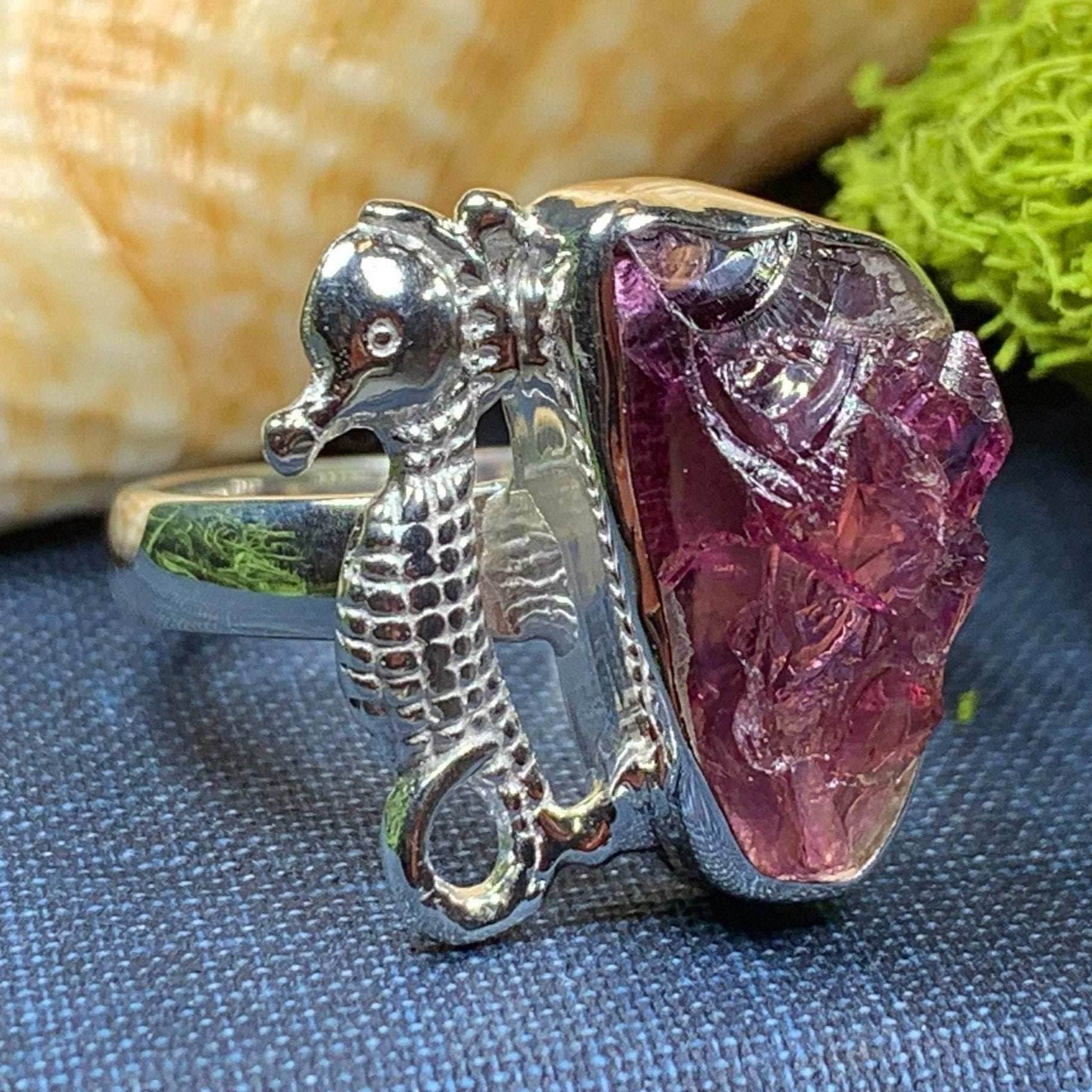 Seahorse Gemstone Ring - Garnet / 6