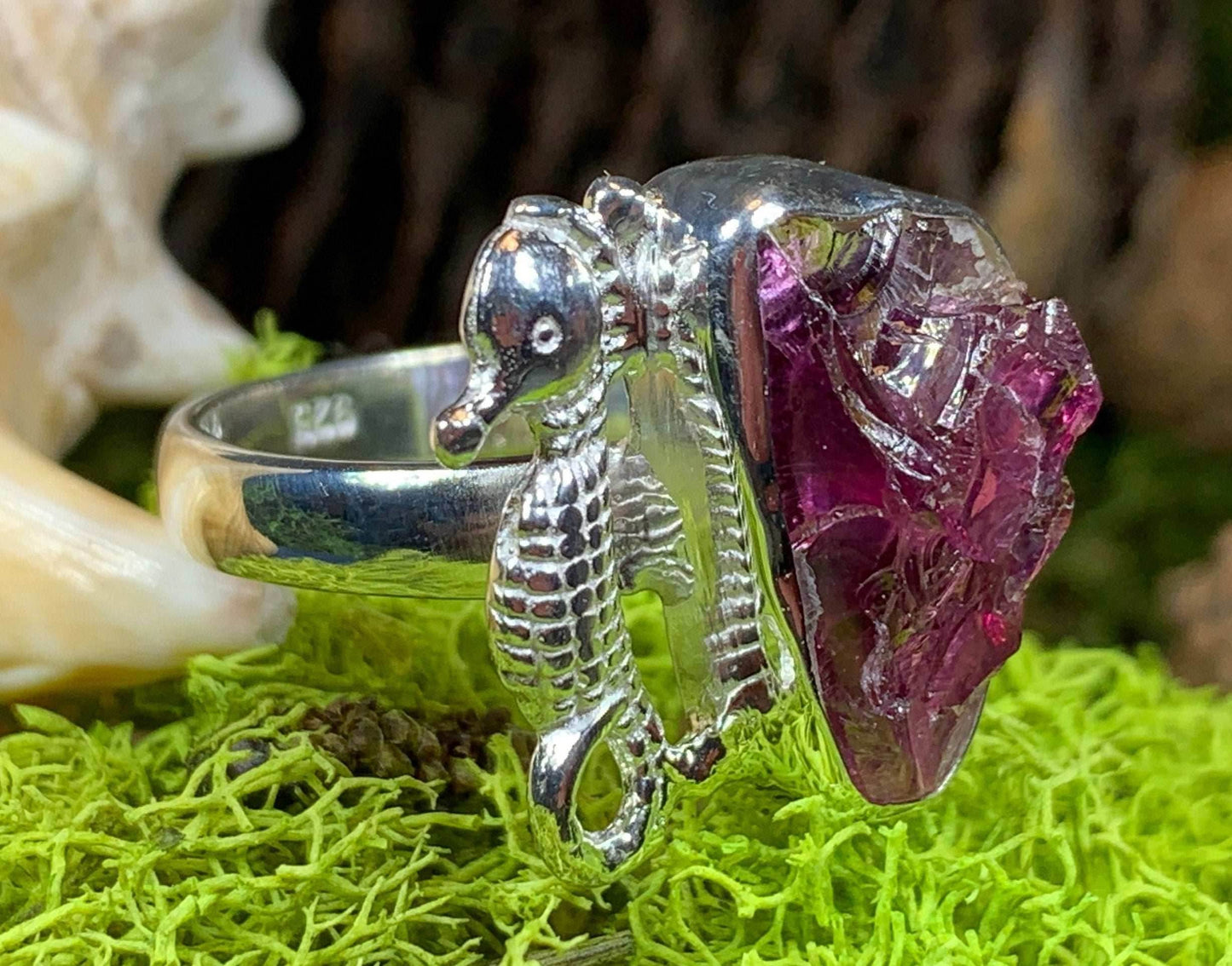 Seahorse Gemstone Ring - Garnet / 6