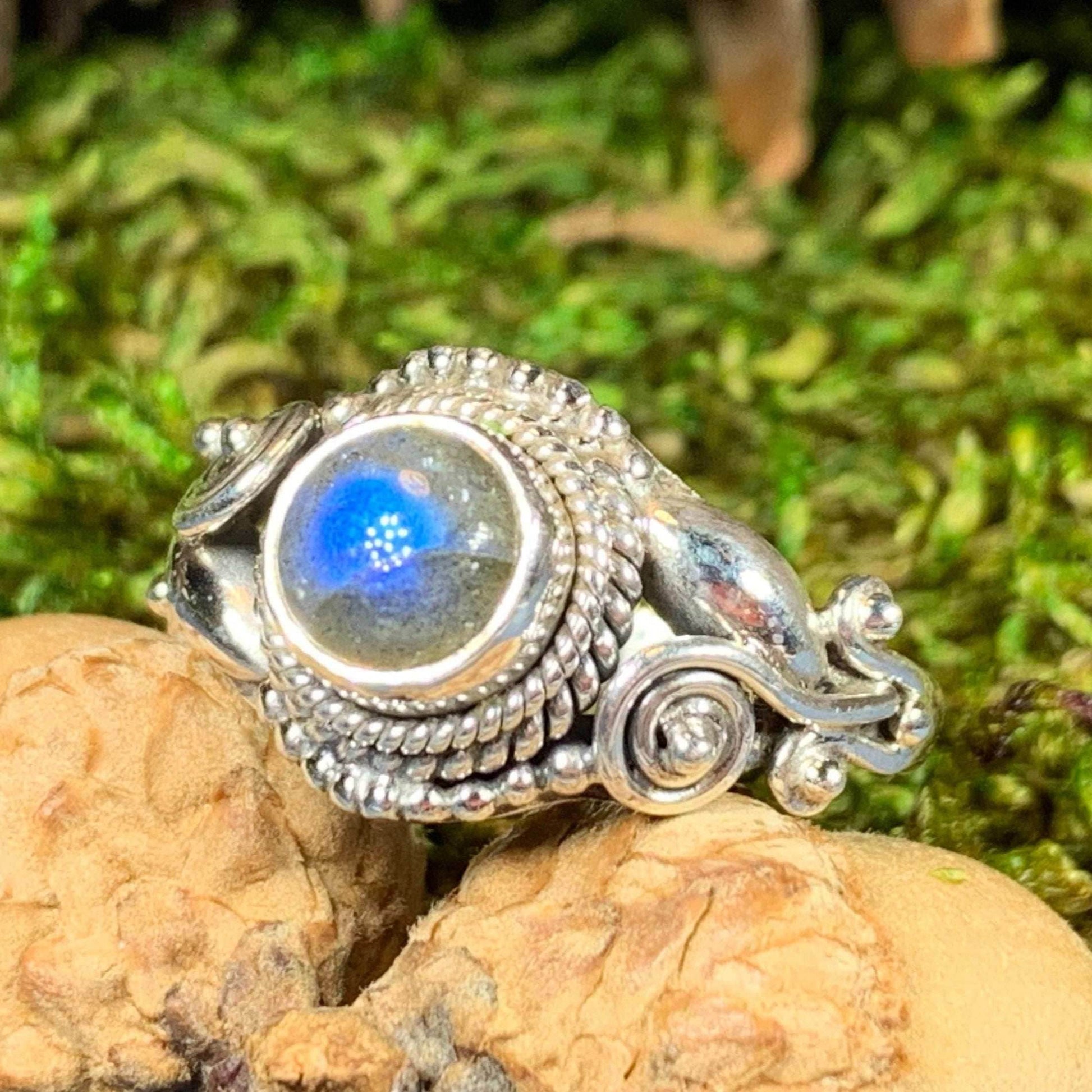 Celtic Vines Ring - 7 / Moonstone