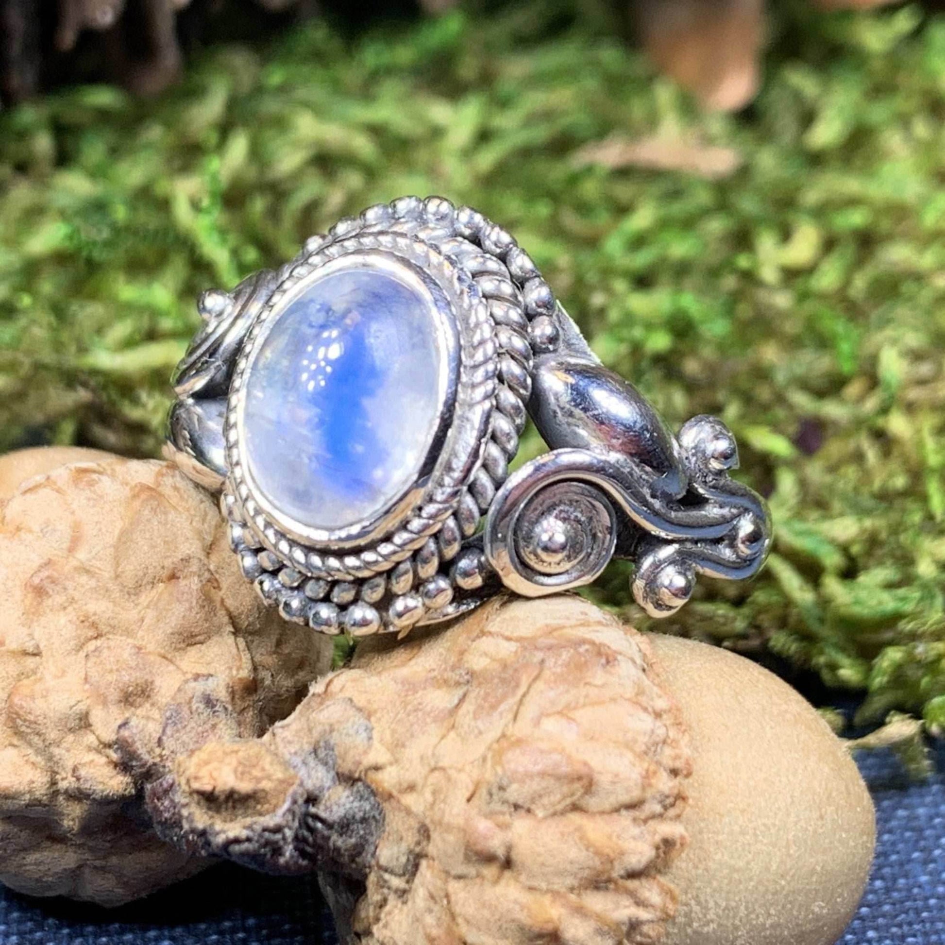 Celtic Vines Moonstone Ring - 7 / Moonstone