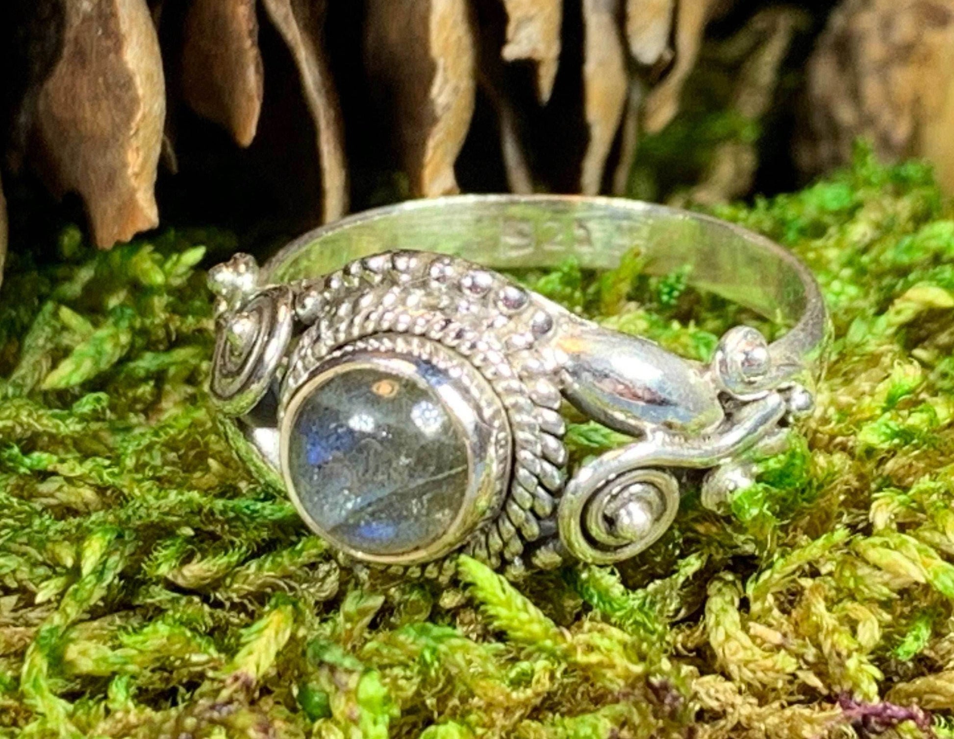 Celtic Vines Ring - 7 / Moonstone