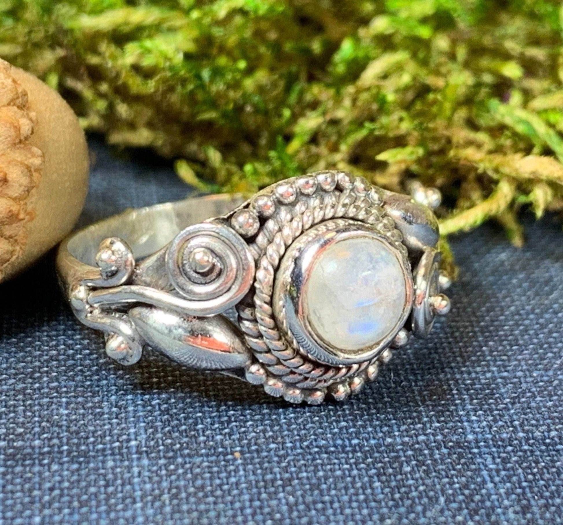 Celtic Vines Ring - 7 / Moonstone