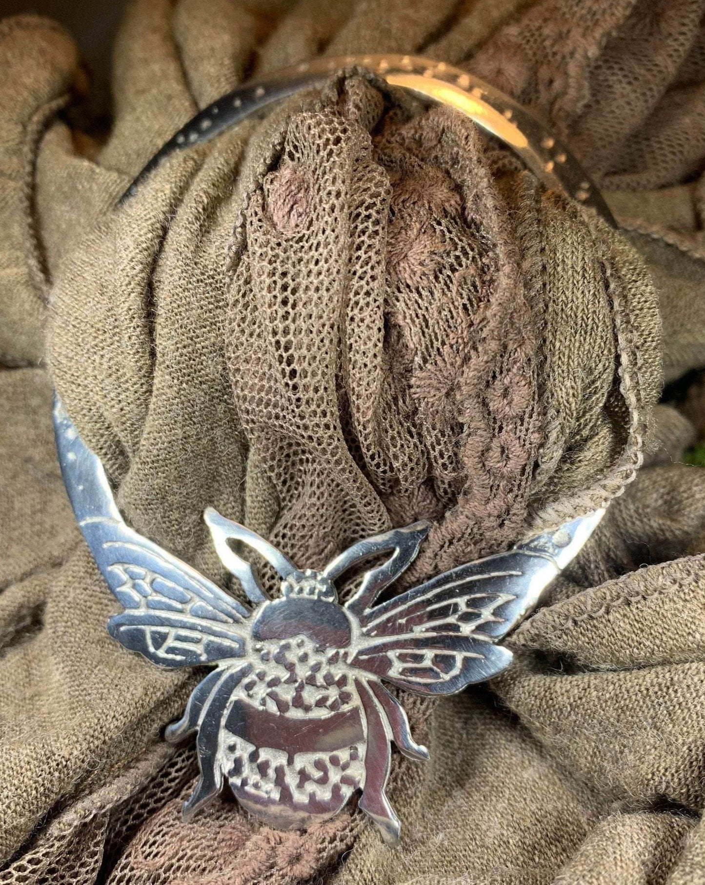 Bonnie Bee Scarf Ring - 