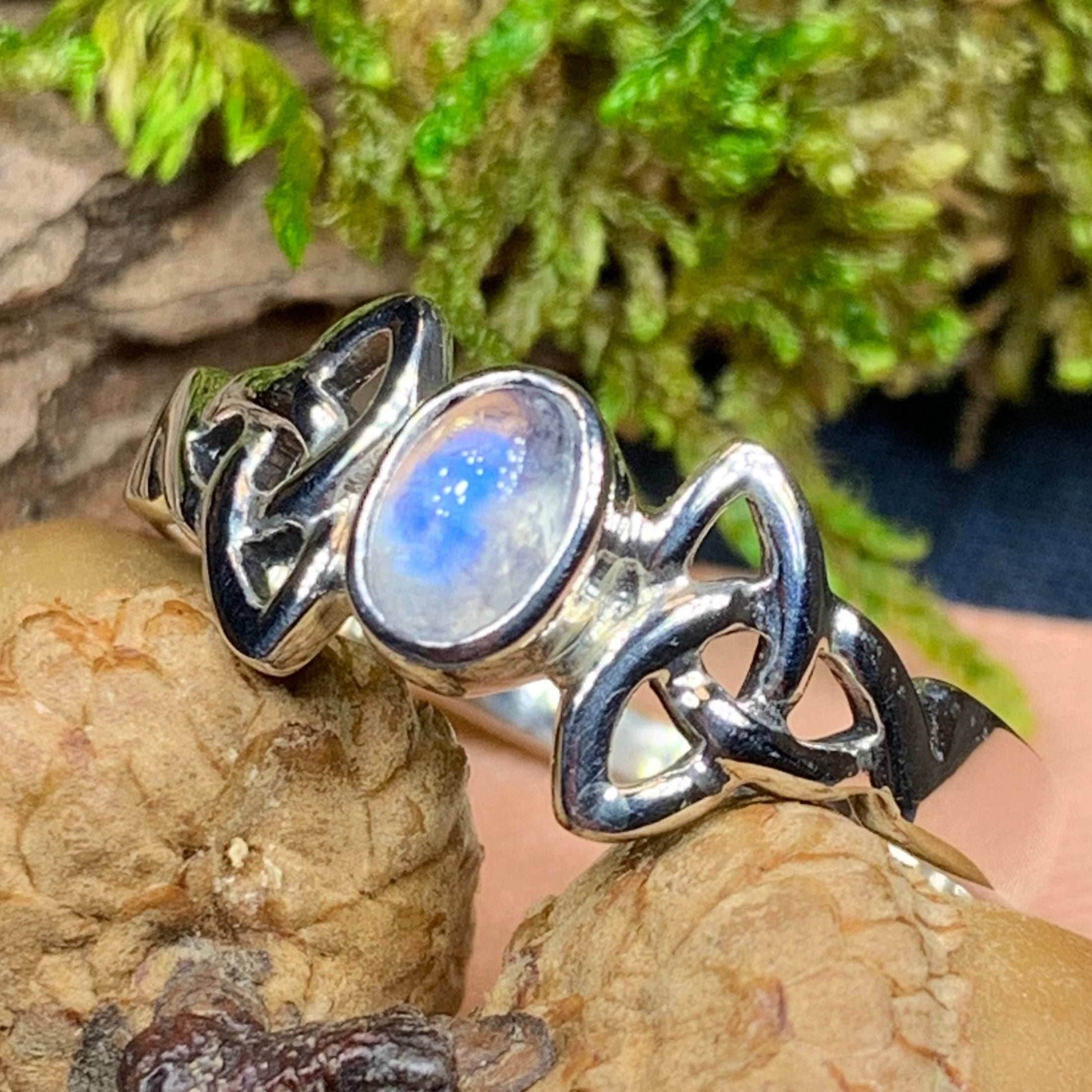 Damask Trinity Knot Ring - 5