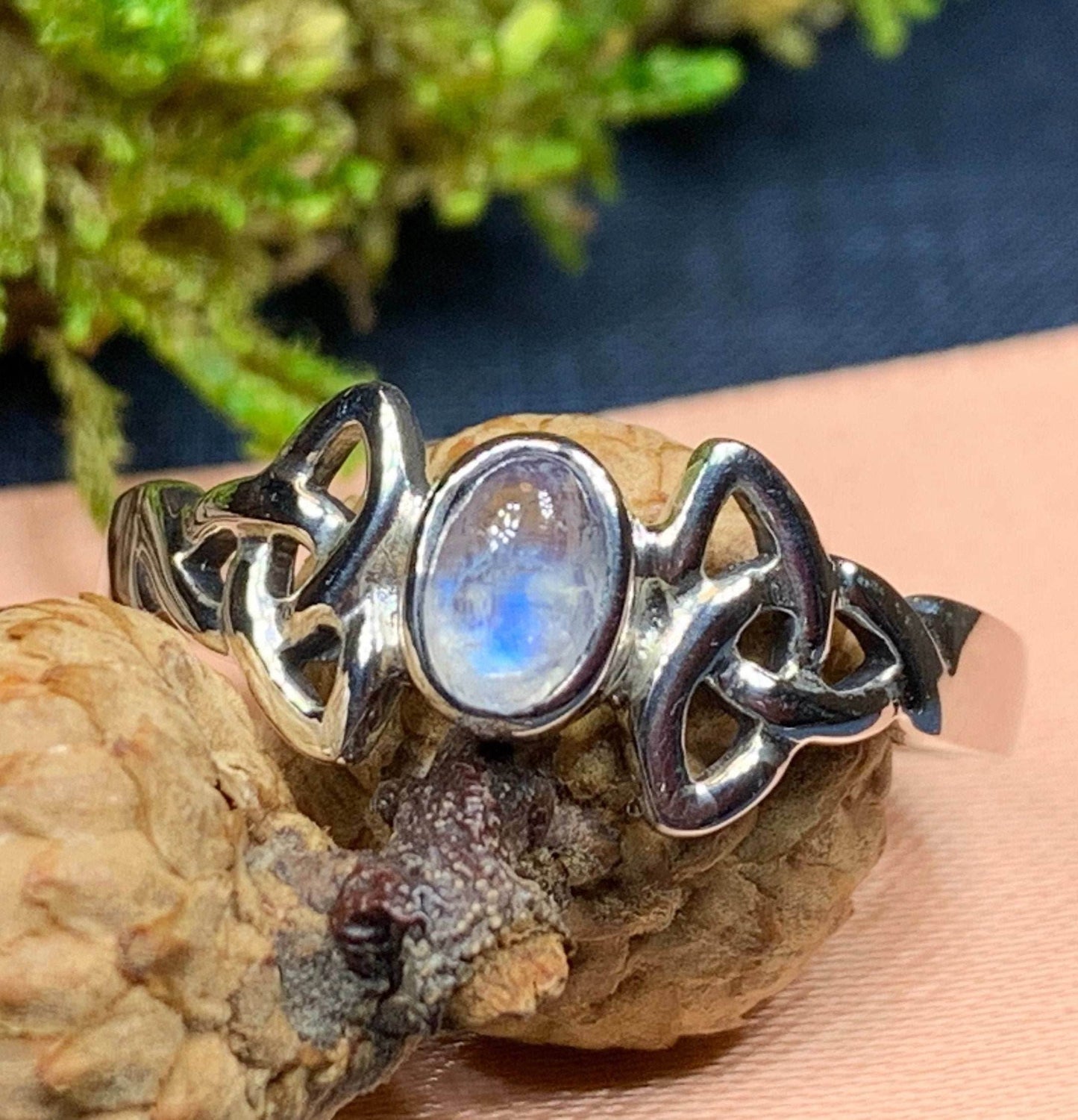 Damask Trinity Knot Ring - 5