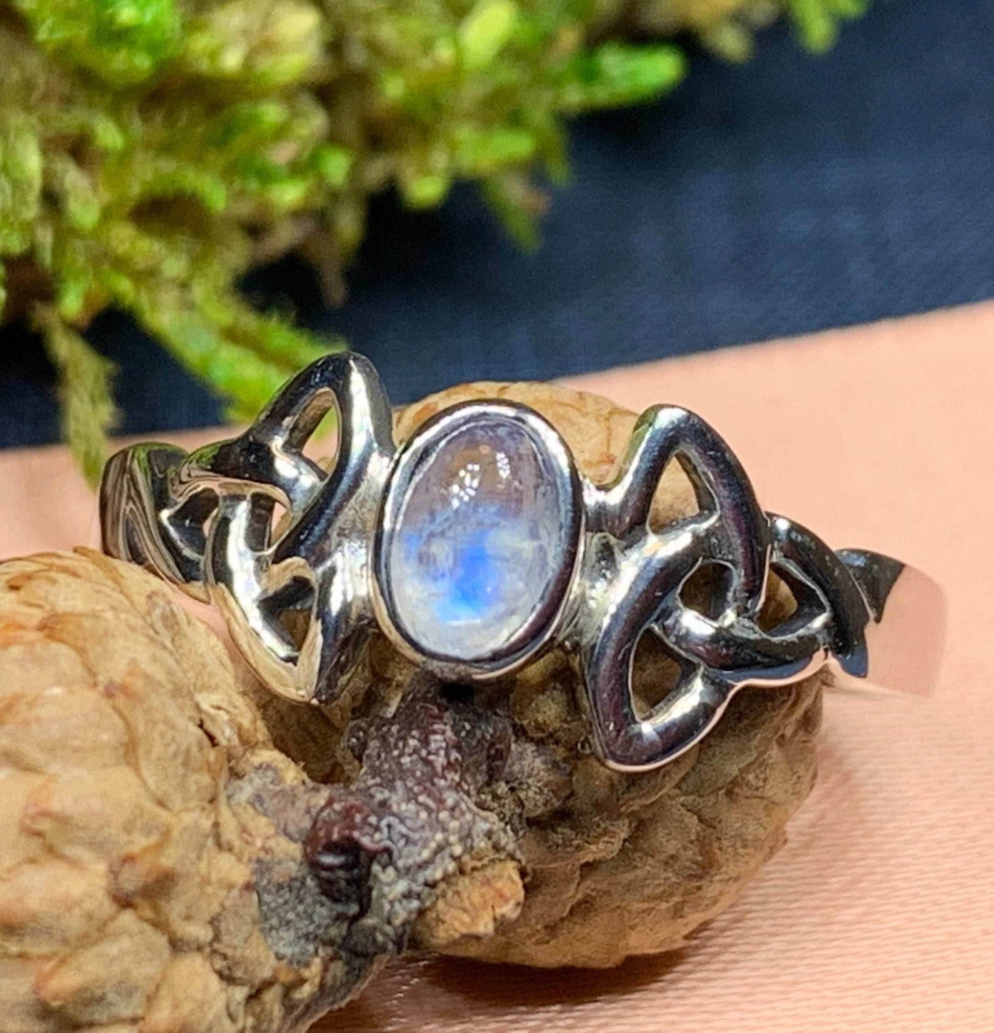 Damask Trinity Knot Ring - 5