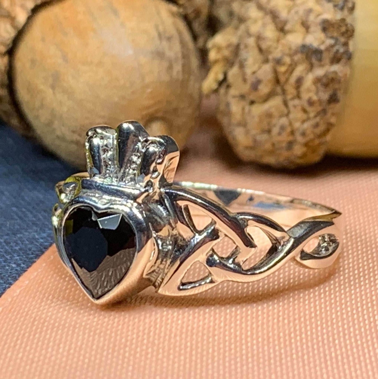 Agivey Claddagh Ring - 5 / Black