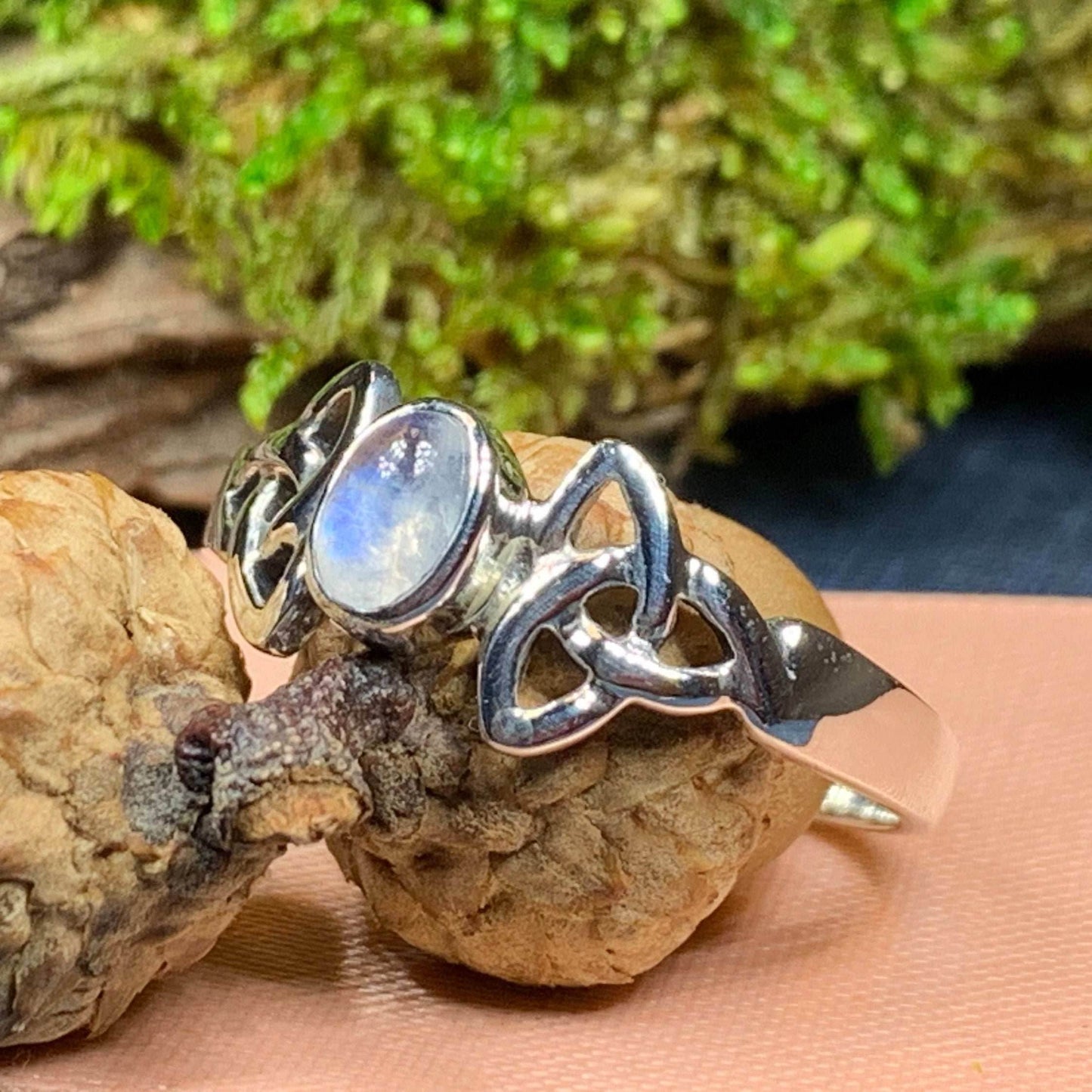 Damask Trinity Knot Ring - 5