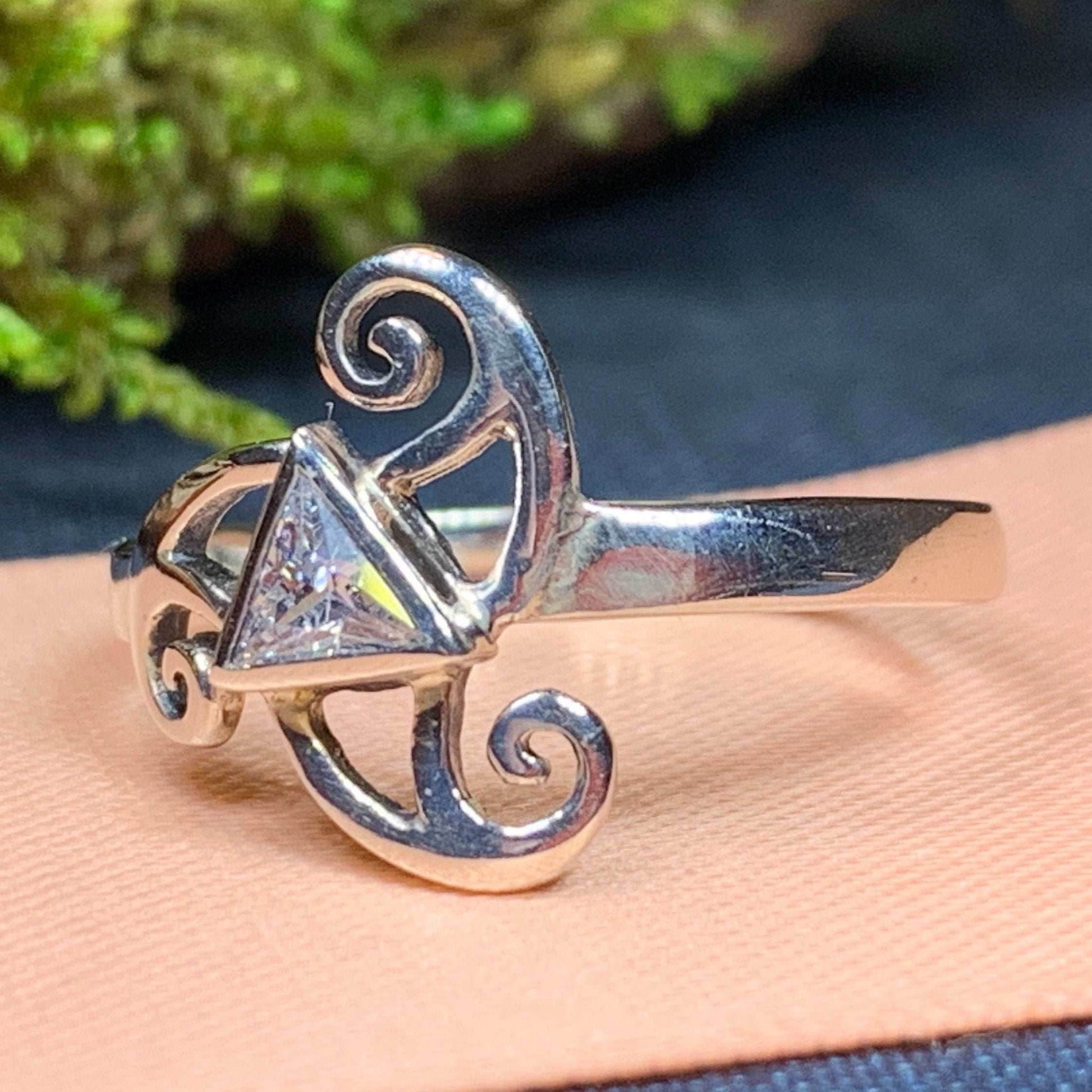 Tara Celtic Spiral Ring - 10 / Blue Topaz