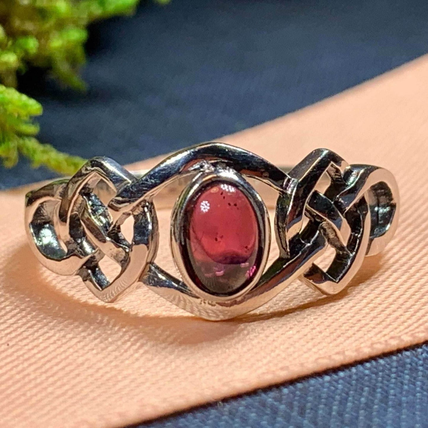 Dahlia Celtic Knot Ring - 10