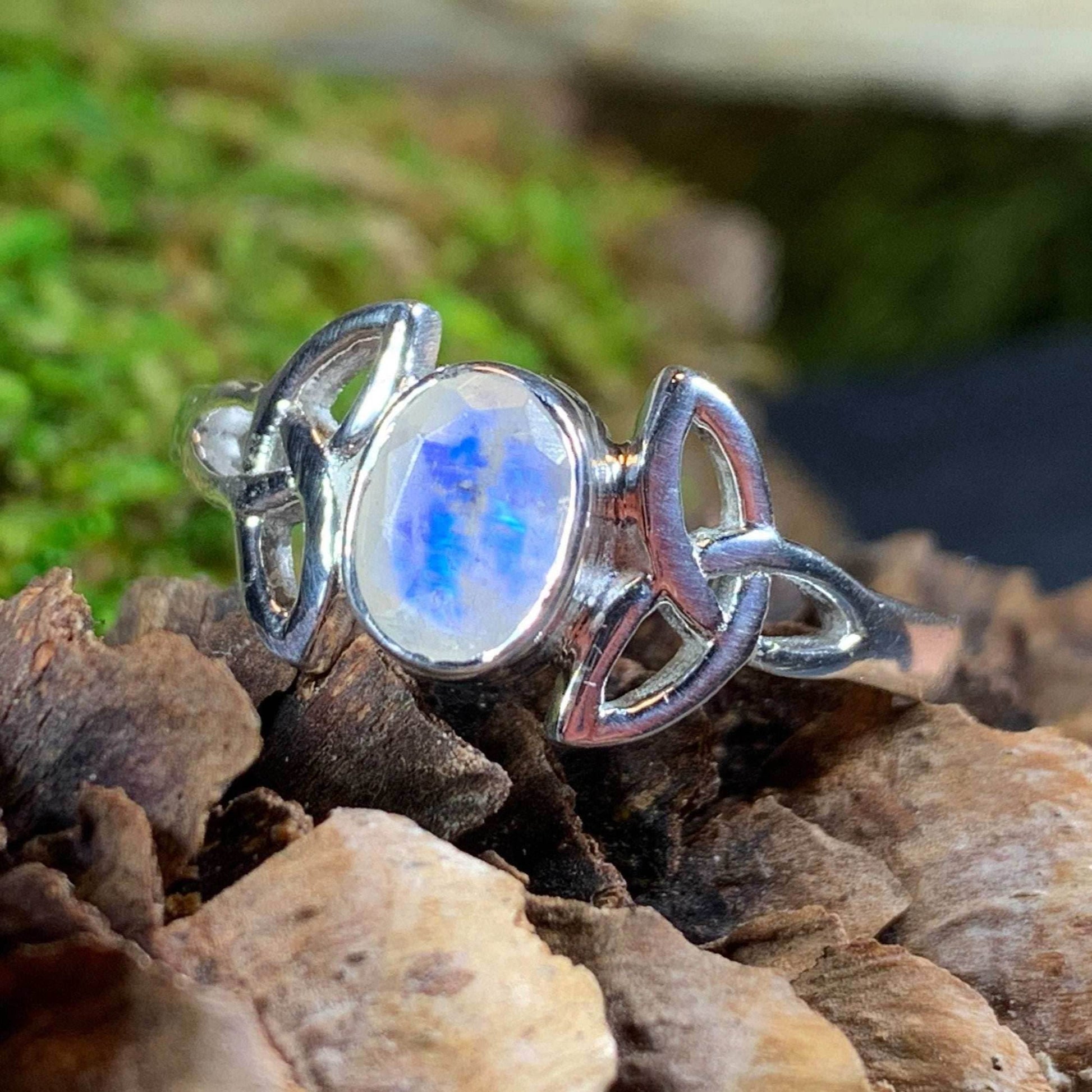 Cordelia Trinity Knot Ring - 5