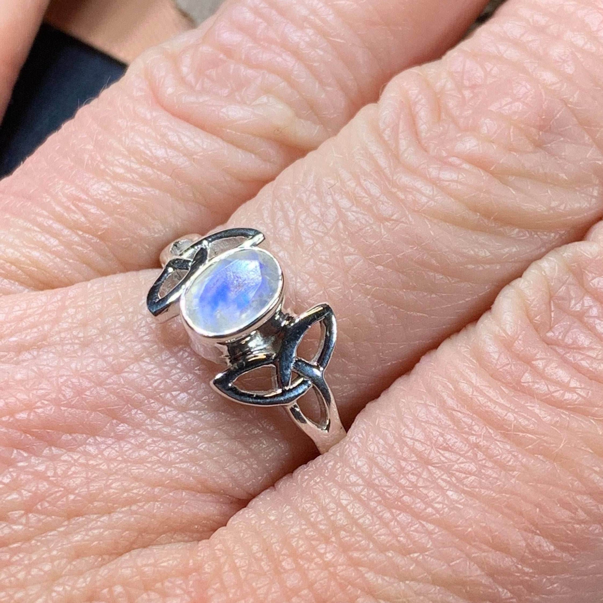 Cordelia Trinity Knot Ring - 5