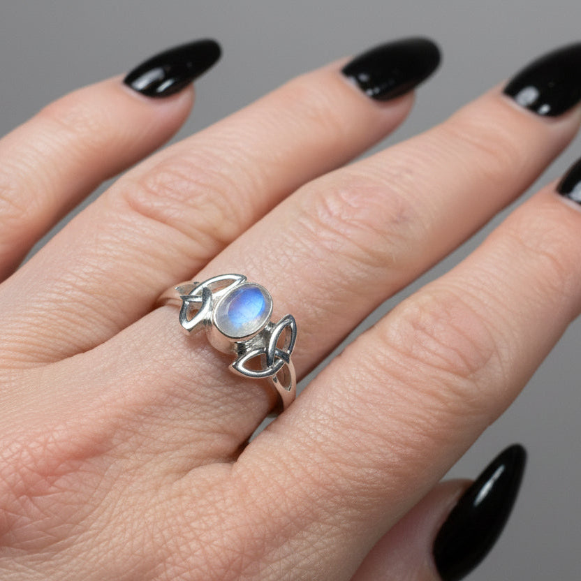 Cordelia Trinity Knot Ring
