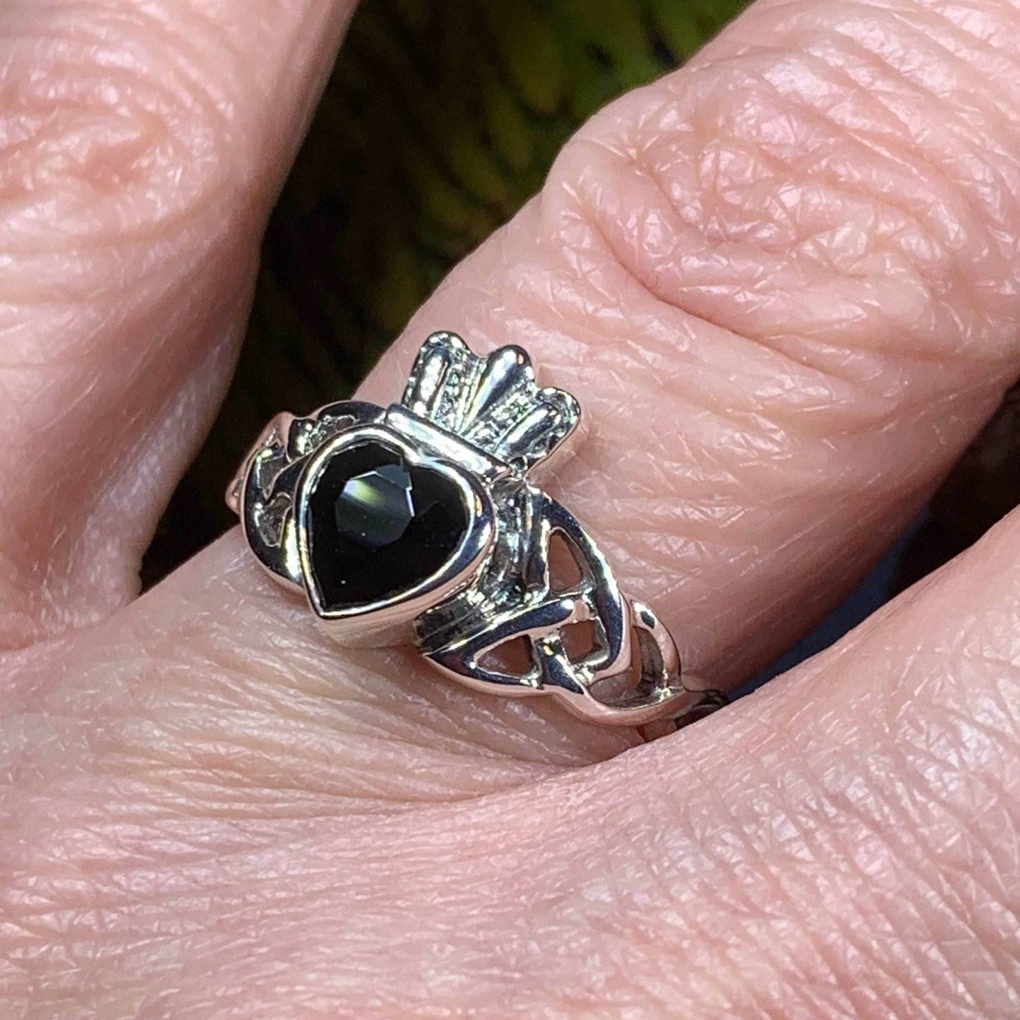 Agivey Claddagh Ring - 5 / Black