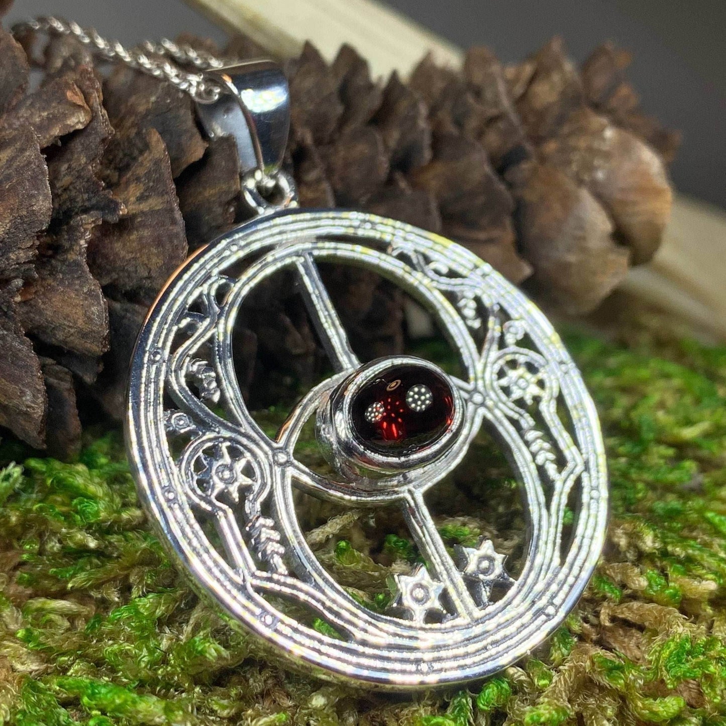 Isobel Chalice Well Necklace - 18 / Amethyst