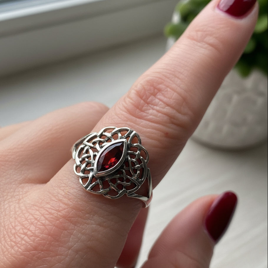 Leanna Celtic Knot Ring