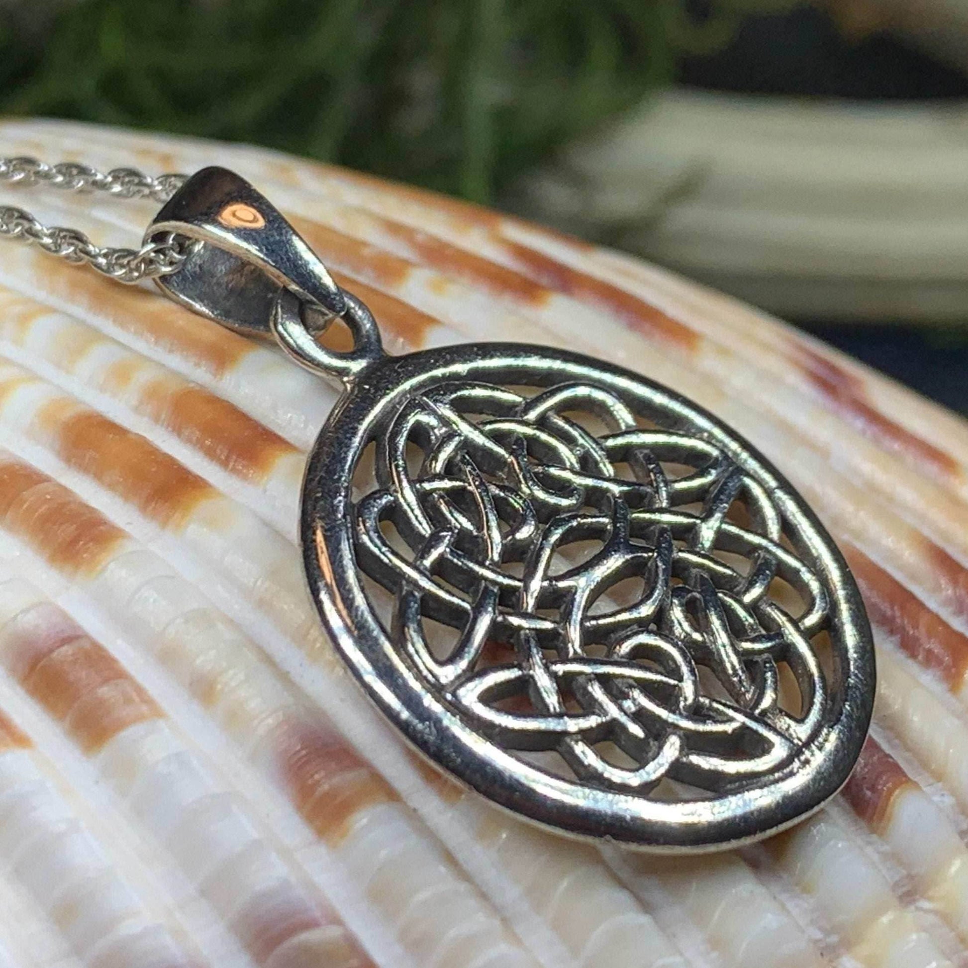 Storeen Celtic Knot Necklace - 18