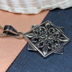 Elegant Fluer De Lis Necklace - 18