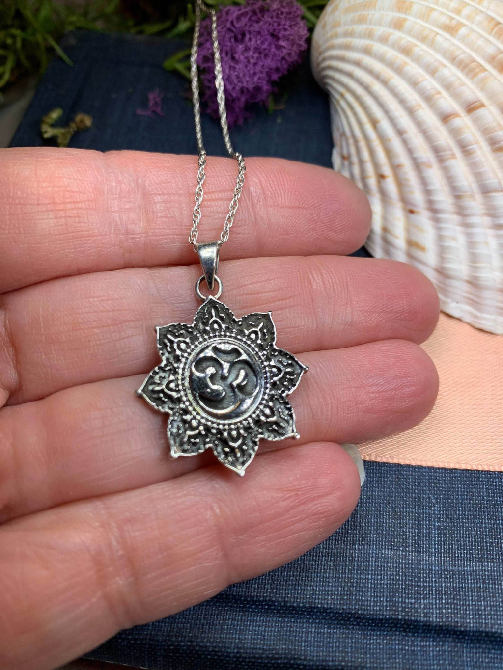 Lostus Blossom Om Necklace - 18