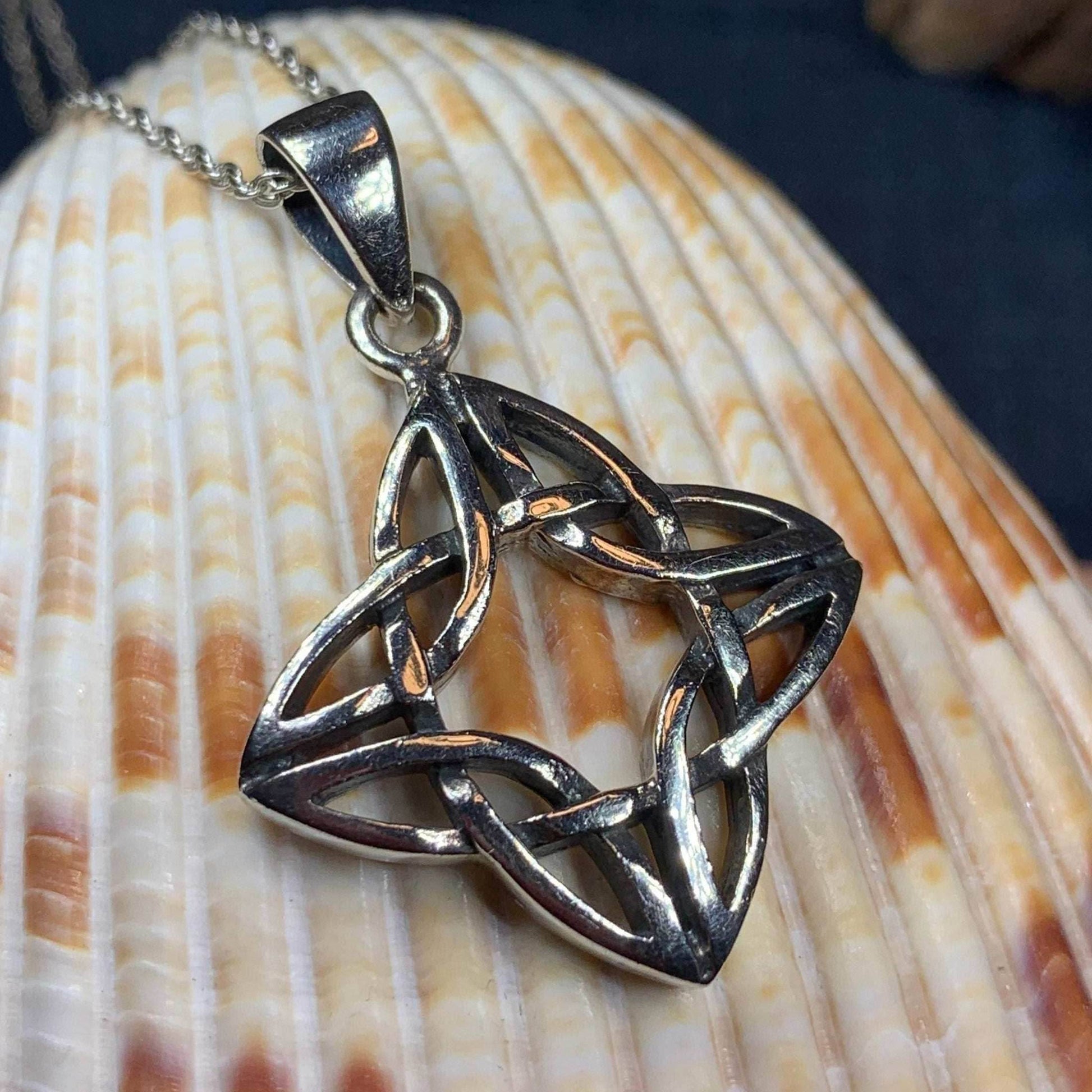 Tay Celtic Knot Necklace - 18