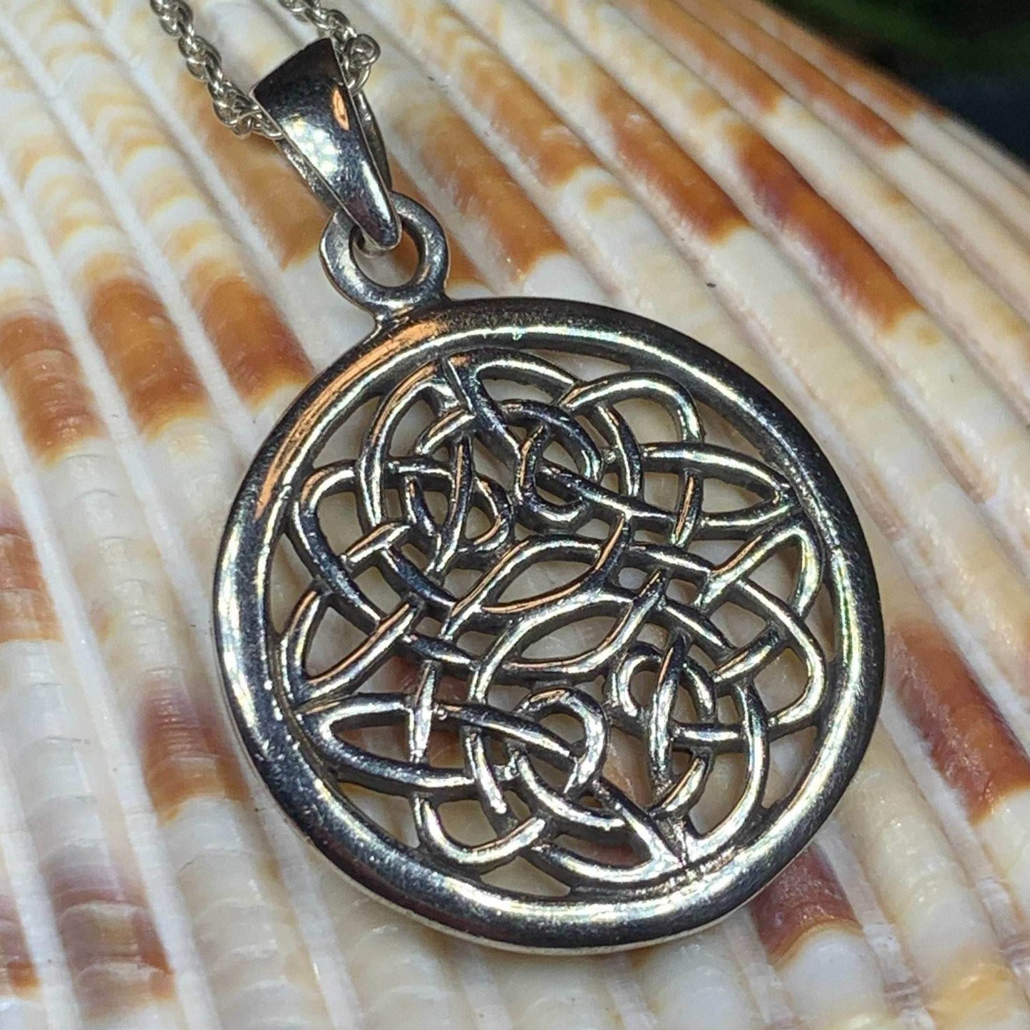 Storeen Celtic Knot Necklace - 18