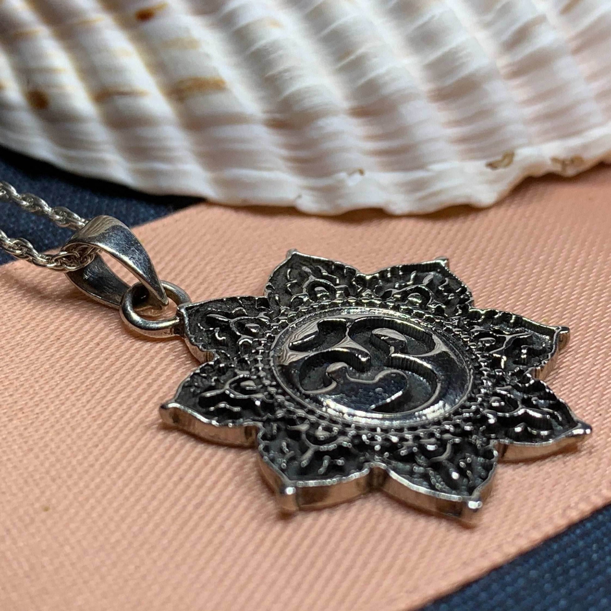 Lostus Blossom Om Necklace - 18