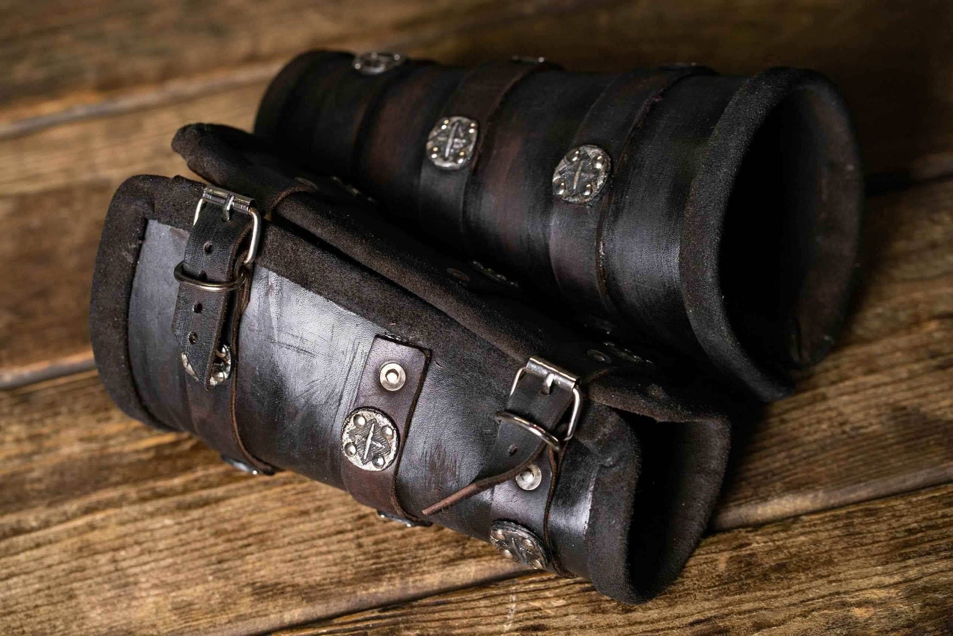 Uhtred larp leather bracers (Last Kingdom) - brown (as pictured) / For two hands