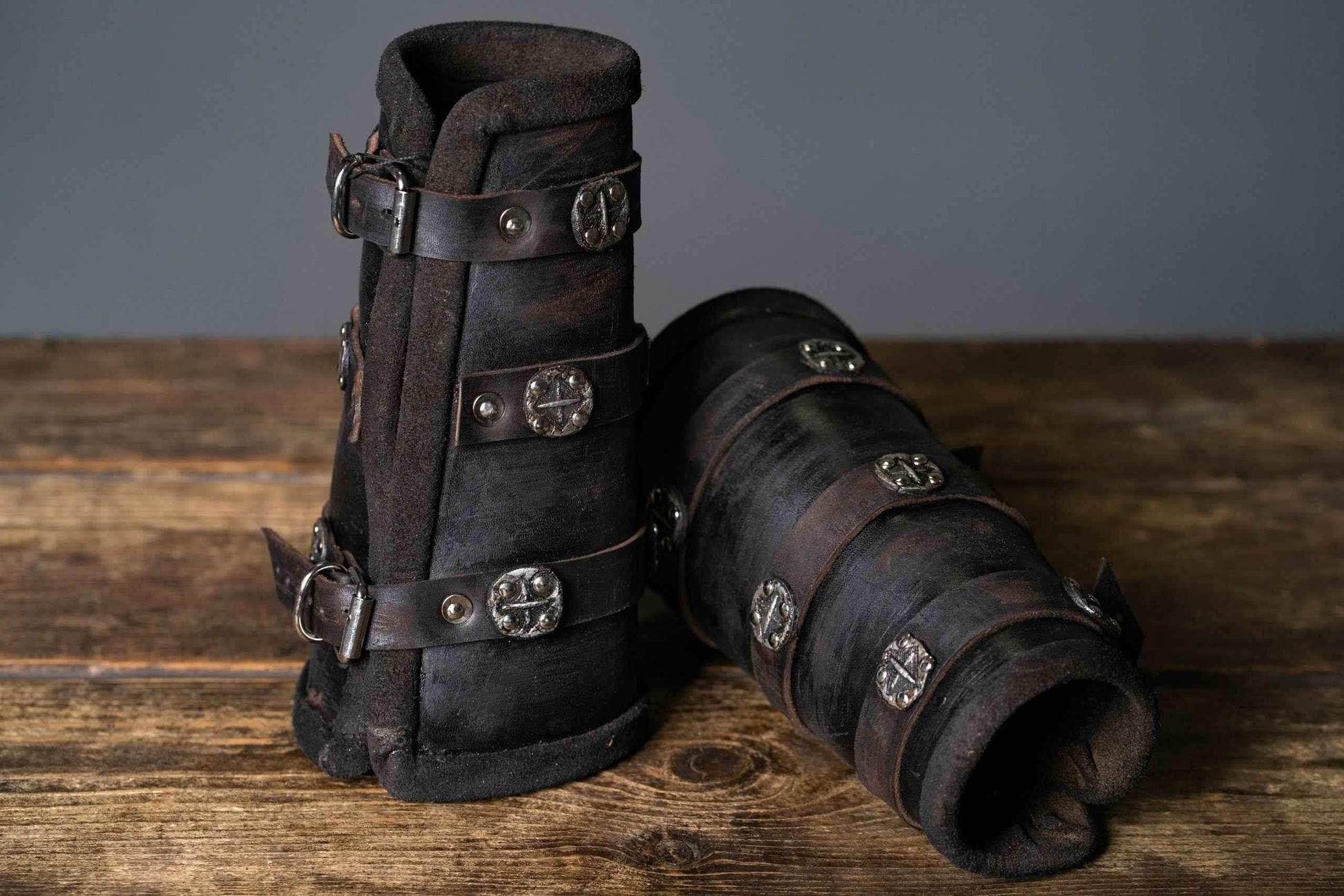 Uhtred larp leather bracers (Last Kingdom) - brown (as pictured) / For two hands
