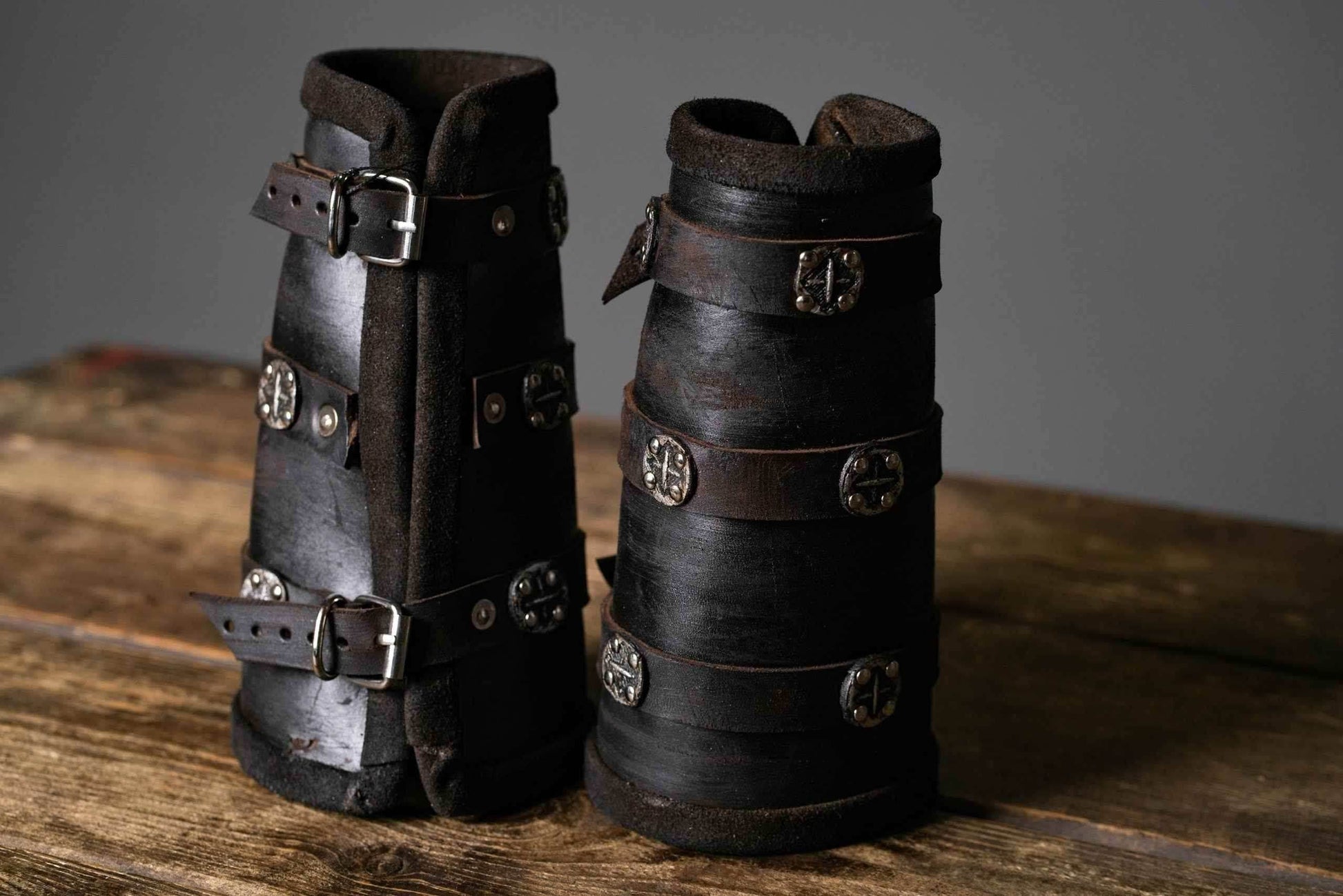 Uhtred larp leather bracers (Last Kingdom) - brown (as pictured) / For two hands